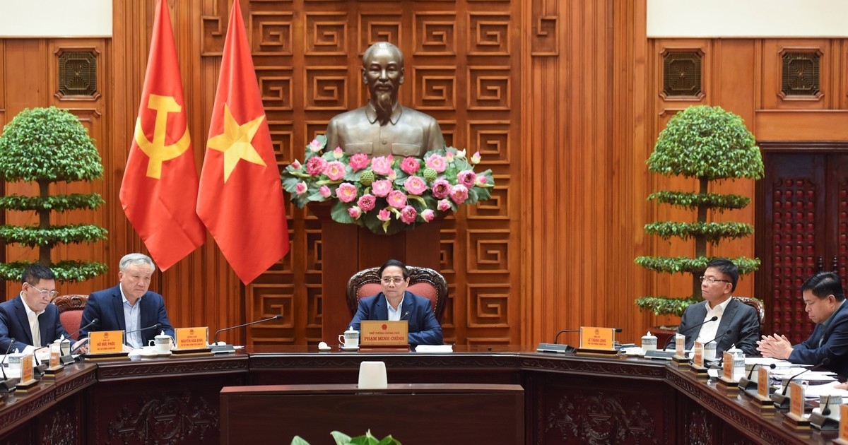 越南政府总理范明正主持召开关于美国对越南产品征收对等关税的会议【组图】