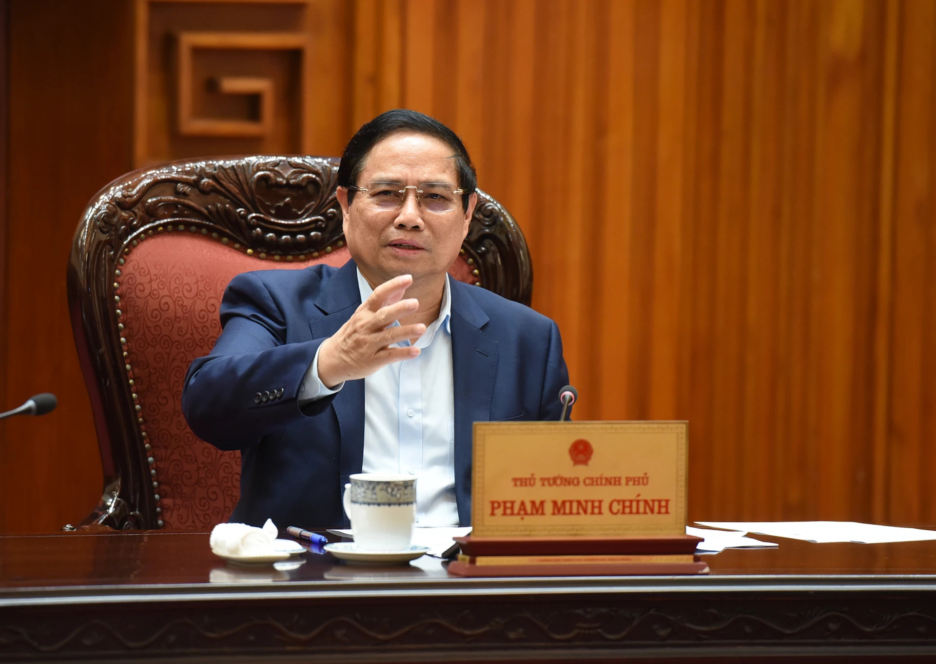 范明正总理在会上发表讲话。