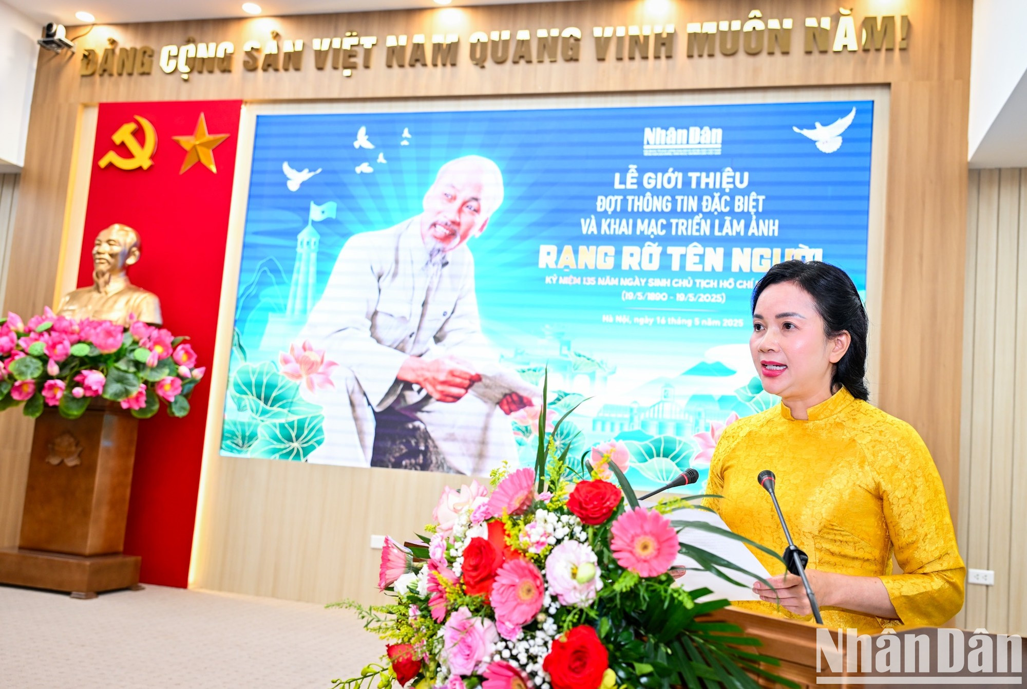 主席府胡志明主席遗迹区主任黎氏凤表示，胡志明主席生活简朴，淡泊名利，一生清白而有意义。