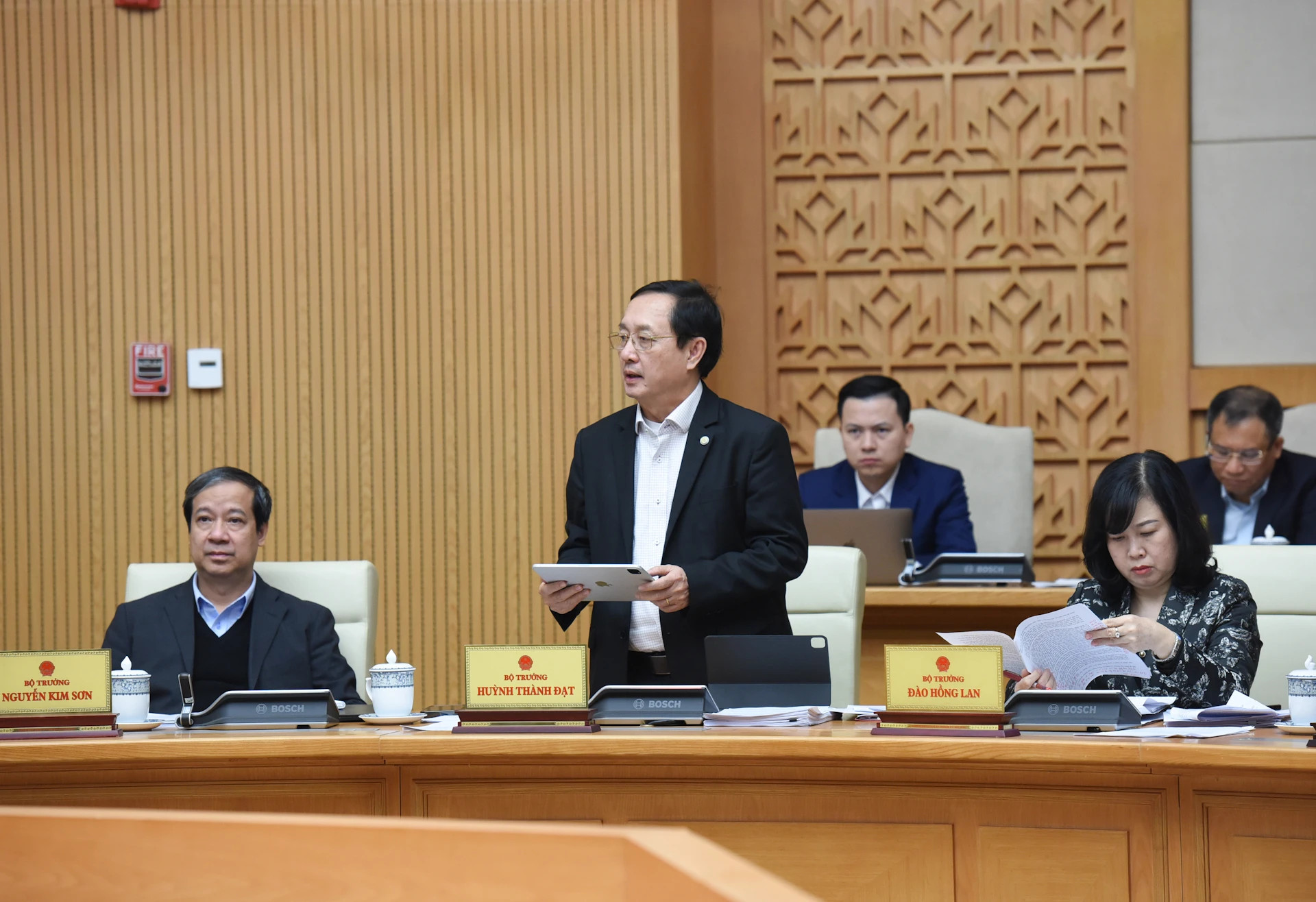 越南科学技术部部长黄成达在会上发表讲话。