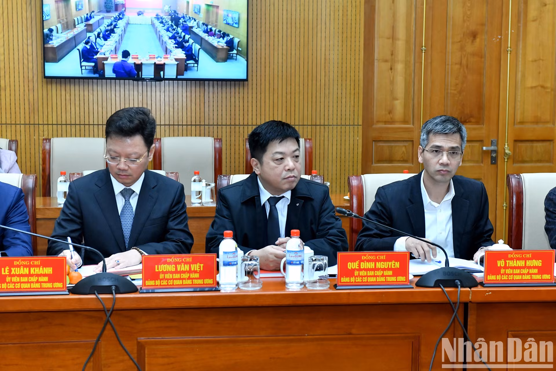 出席会议的各位代表。