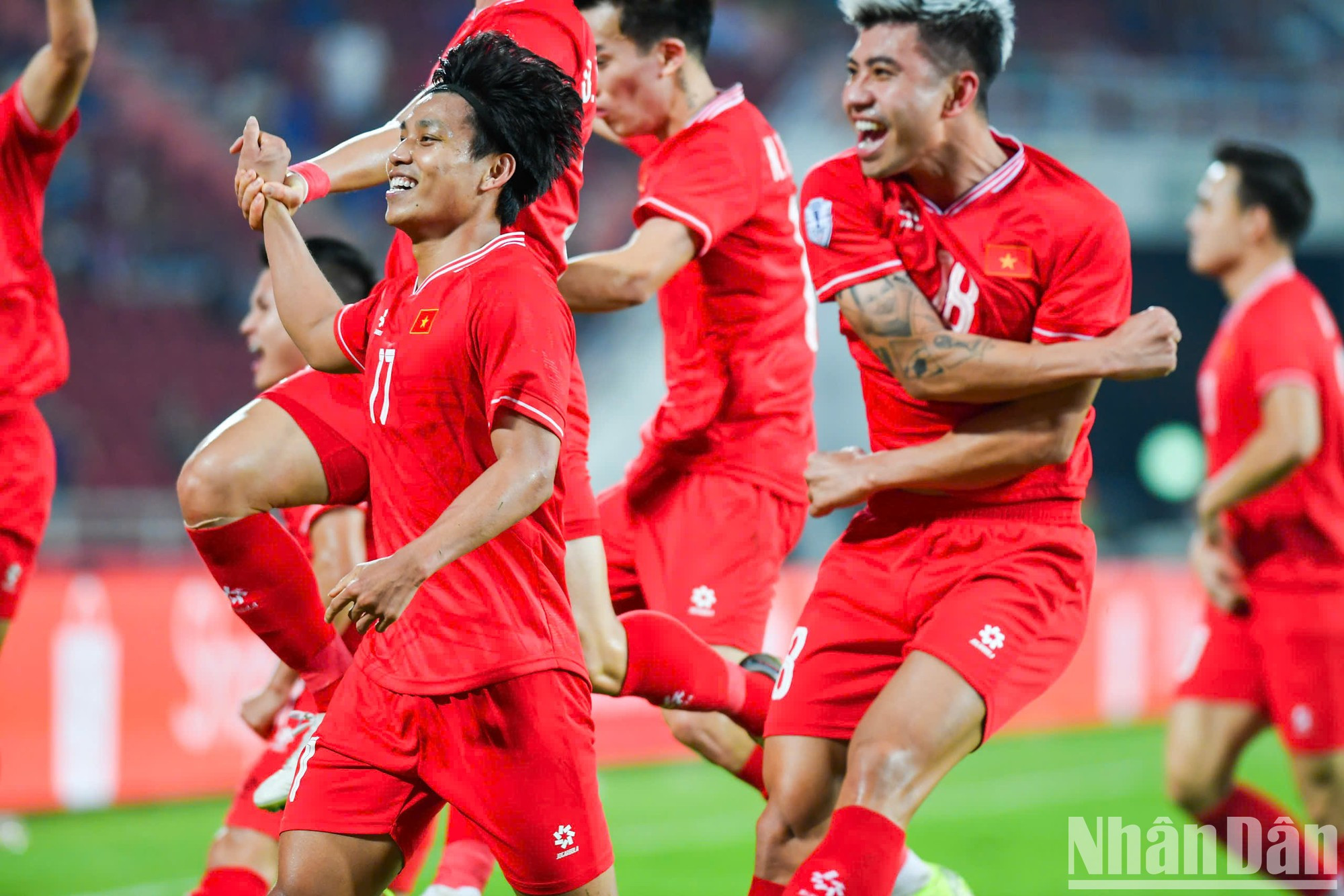 他们打出了一场充满勇气的比赛，并在宿敌泰国的主场拉加曼加拉体育场赢得了实至名归的胜利。