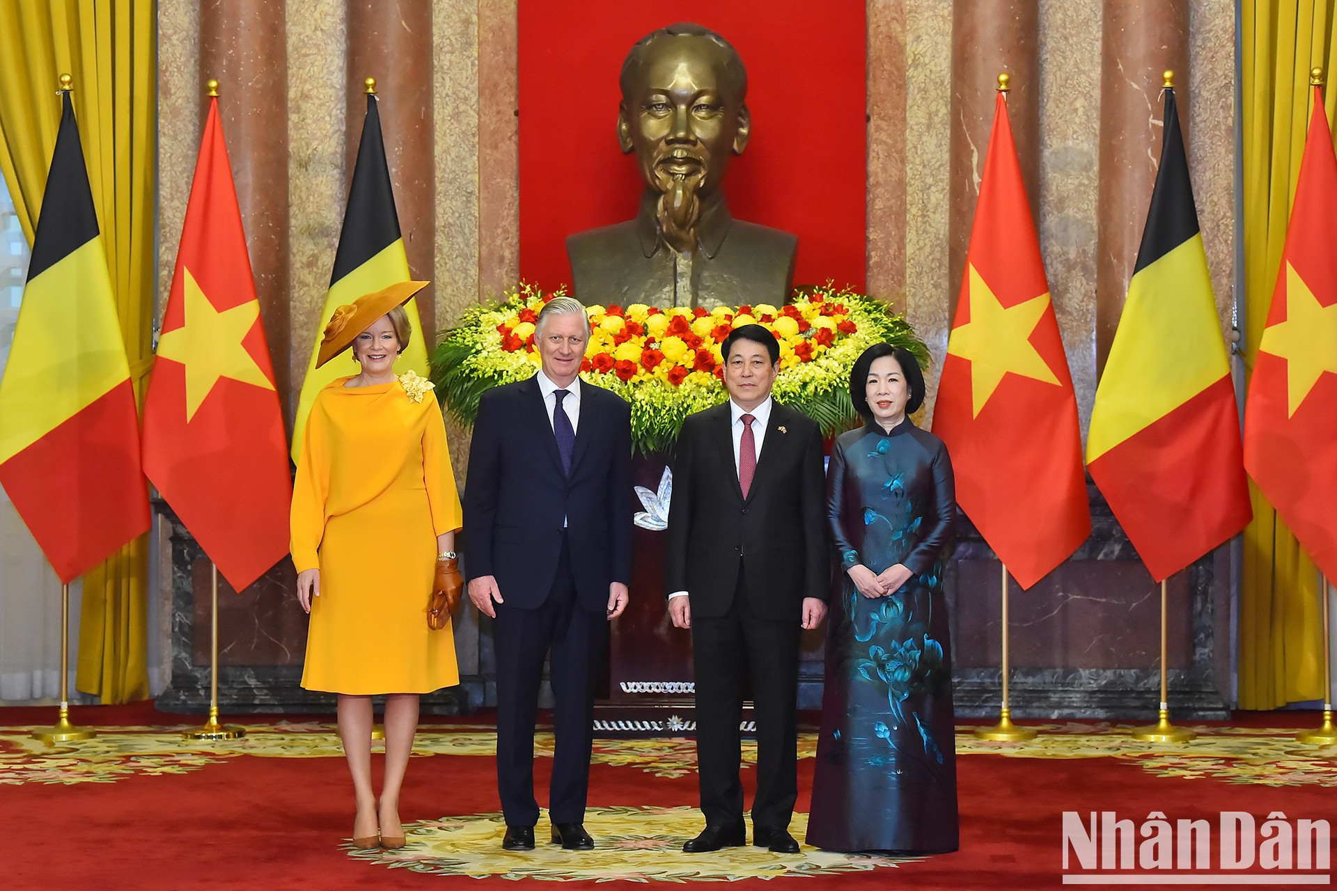 越南国家主席梁强和夫人与比利时国王菲利普和皇后。 越南国家主席梁强和夫人与比利时国王菲利普和皇后。