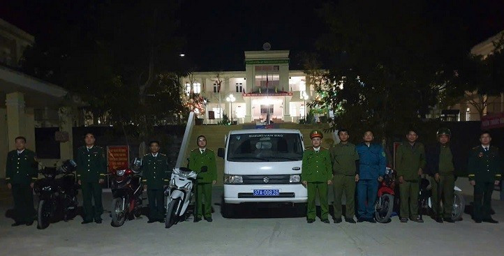 边防站还与职能部队协作,确保边境地区的安全和秩序。 边防站还与职能部队协作,确保边境地区的安全和秩序。