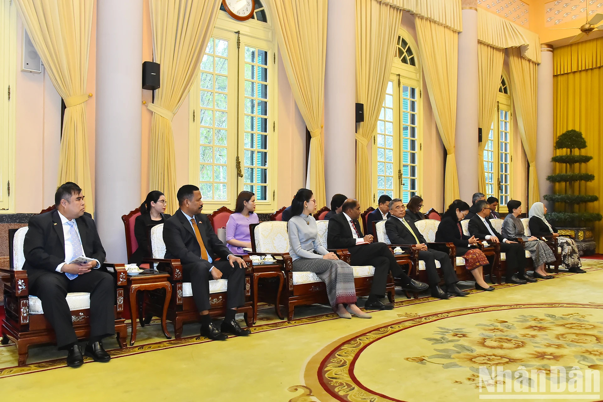 东盟各国和东帝汶驻越大使和临时代办出席会见。 东盟各国和东帝汶驻越大使和临时代办出席会见。