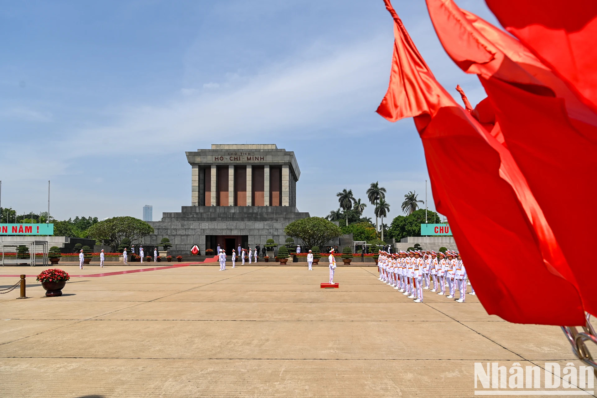 巴亭广场的胡志明主席陵场景。