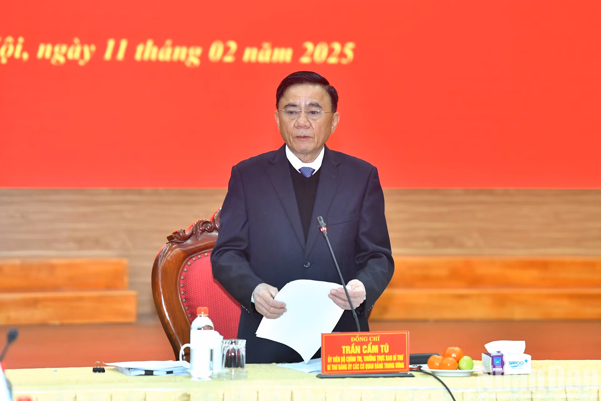 越共中央政治局委员、中央书记处常务书记、党中央机关党委书记陈锦秀发表指导性讲话。