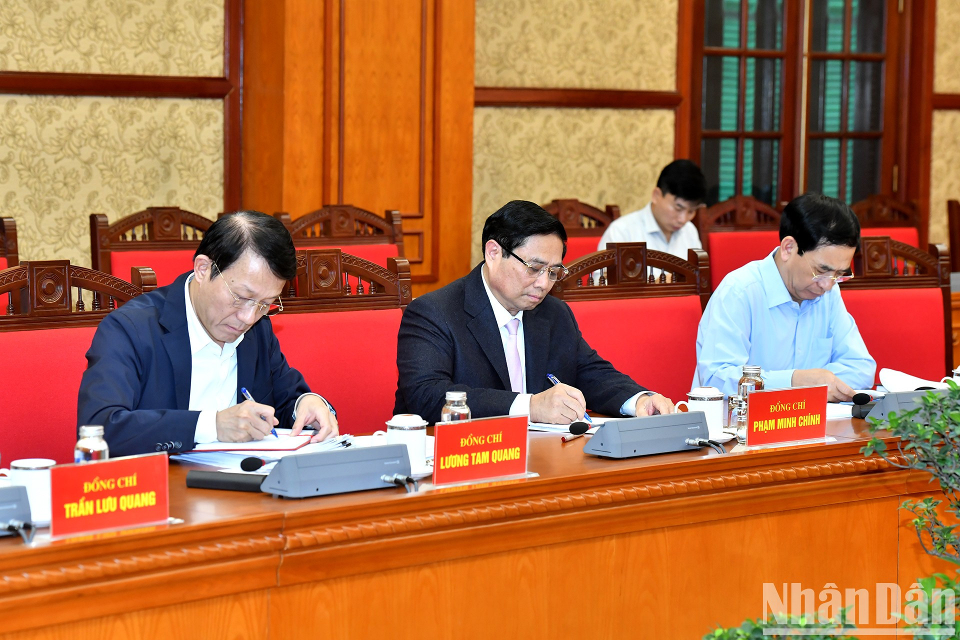 范明正总理以及执委会成员出席会议。