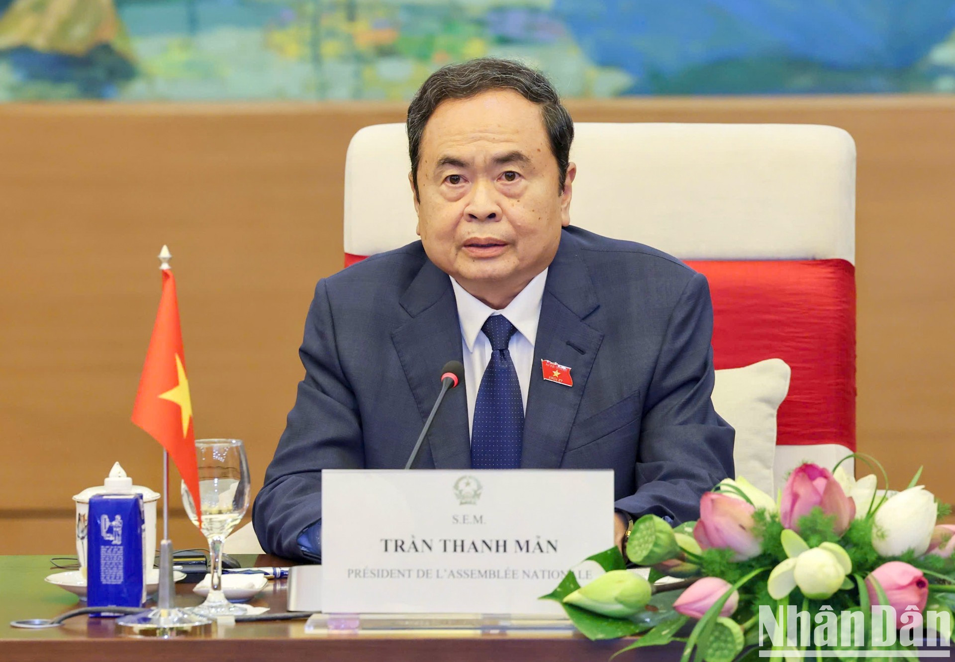 国会主席陈青敏在会上发表讲话。 国会主席陈青敏在会上发表讲话。