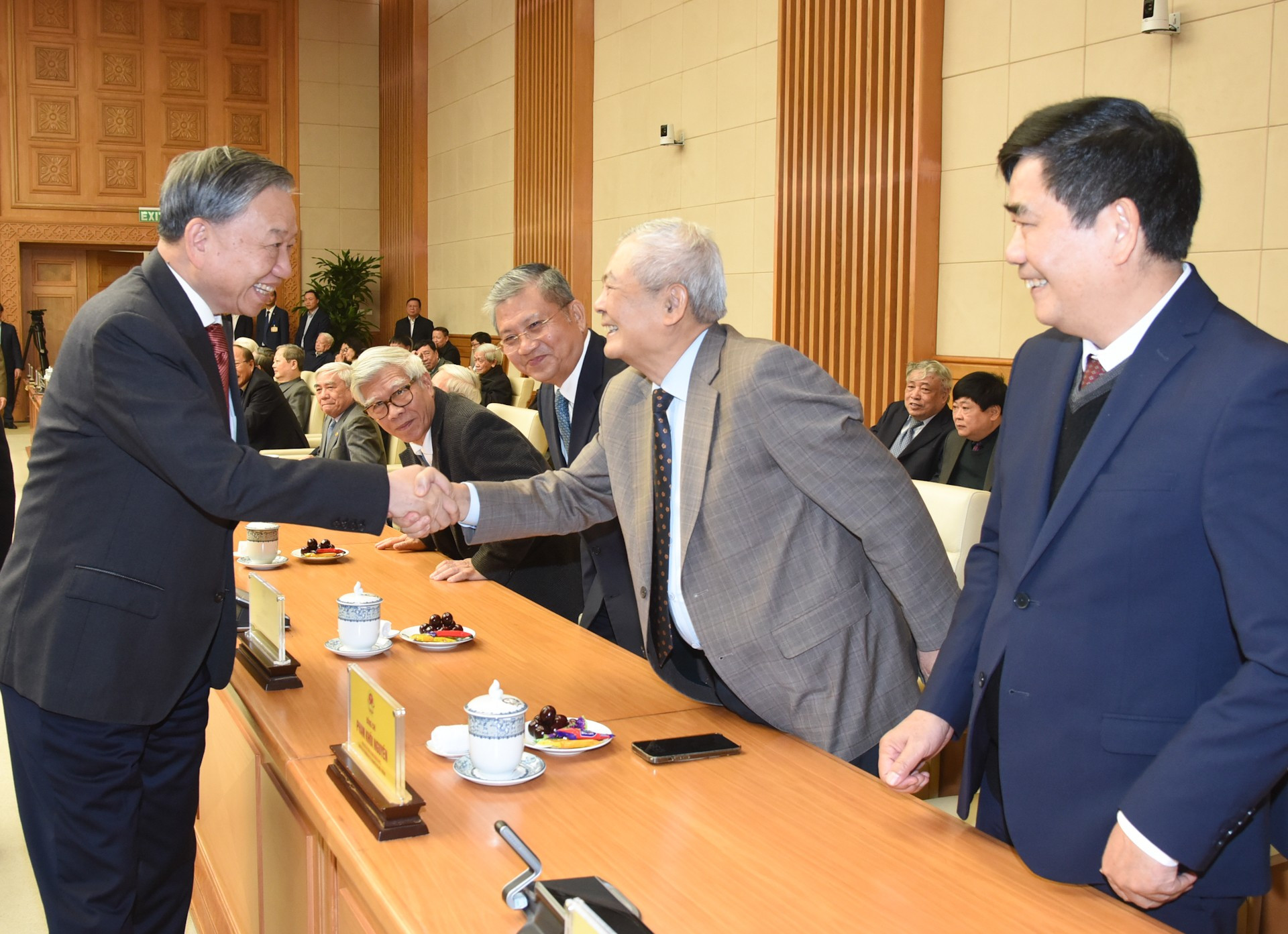 越共中央总书记苏林出席会议。