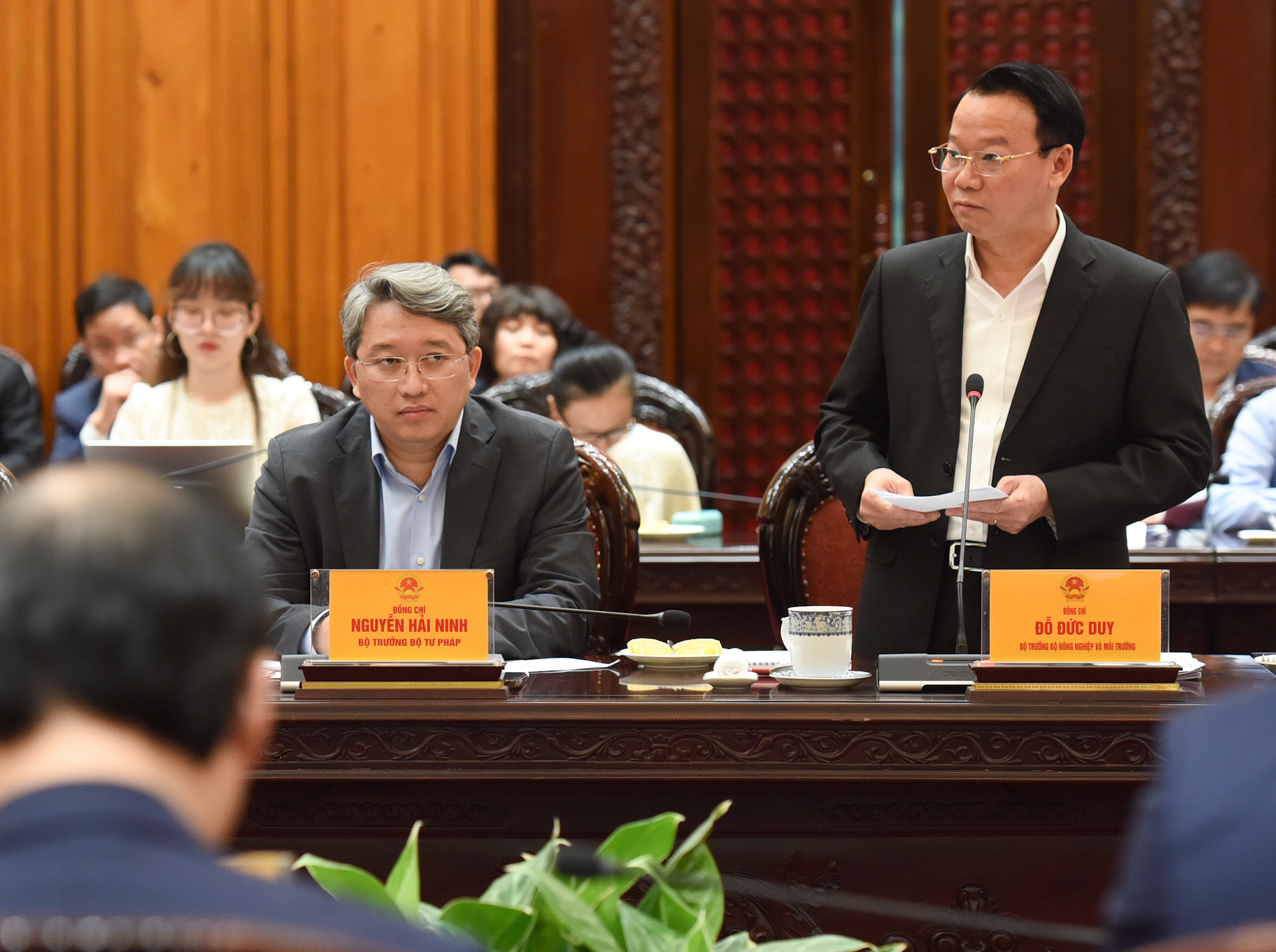 农业与环境部部长杜德维发表讲话。