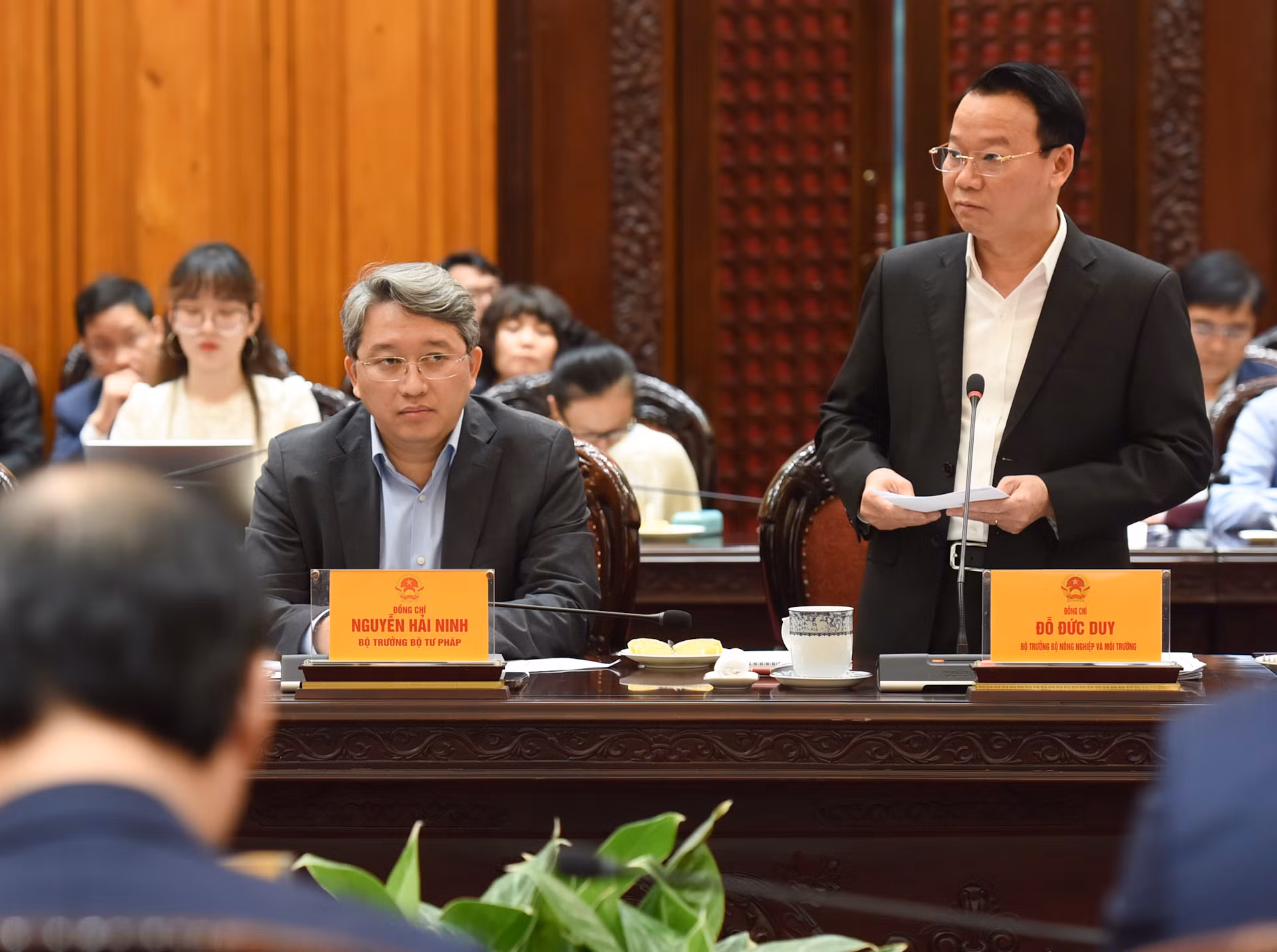 农业与环境部部长杜德维发表讲话。