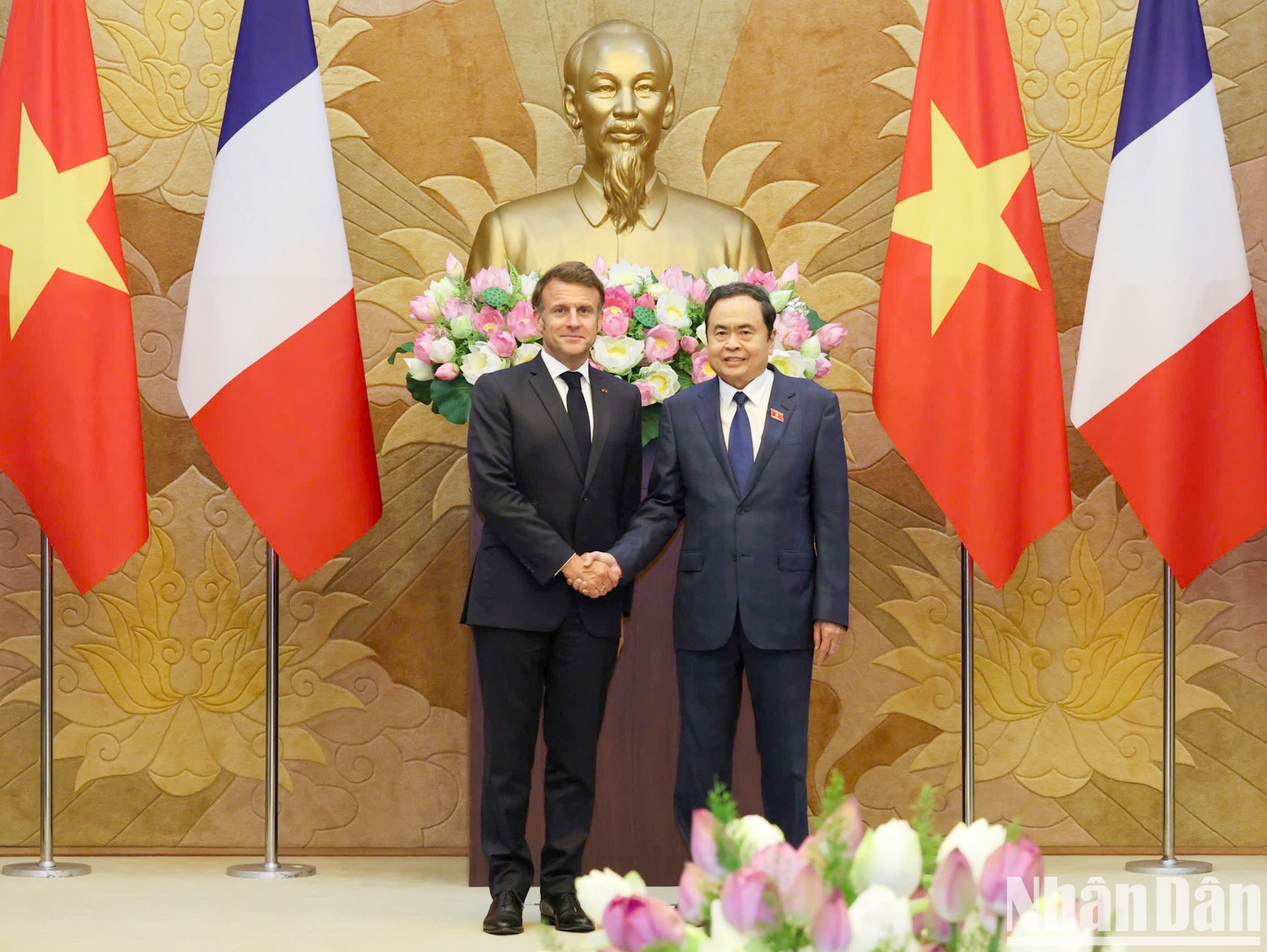 国会主席陈青敏会见法国总统埃马纽埃尔·马克龙。 国会主席陈青敏会见法国总统埃马纽埃尔·马克龙。