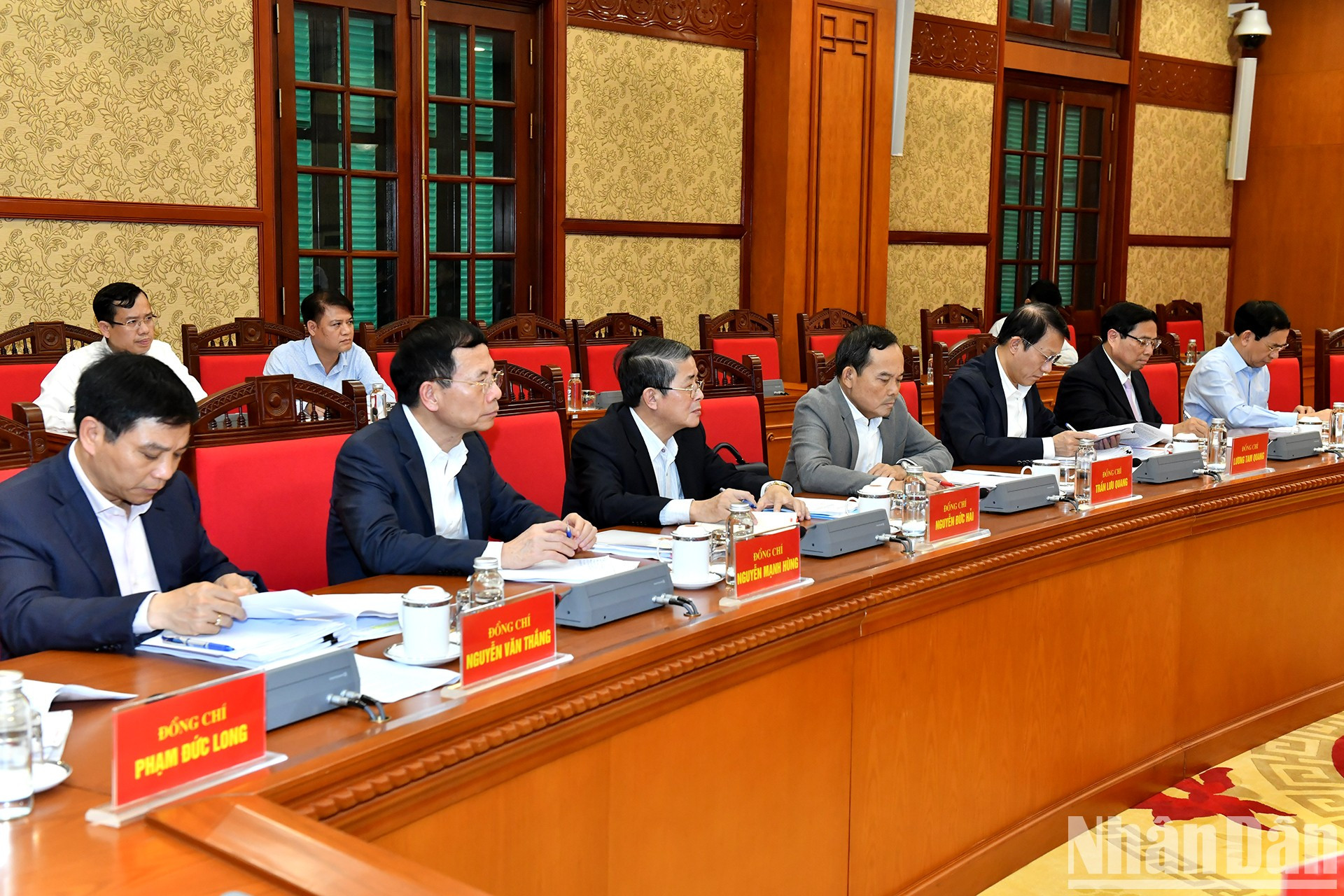 执委会成员和各位代表出席会议。