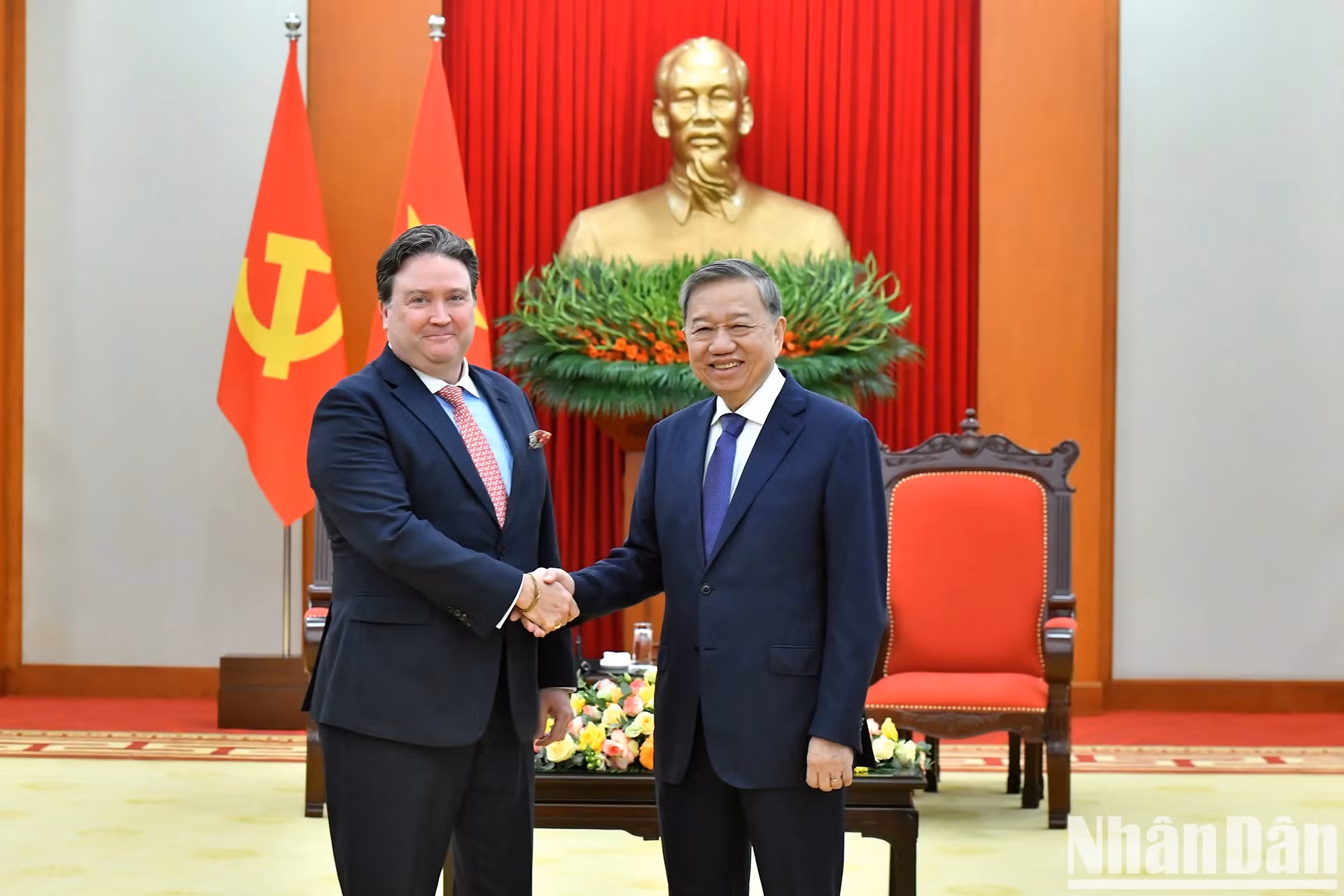 越共中央总书记苏林与美国驻越南大使马克·纳珀。