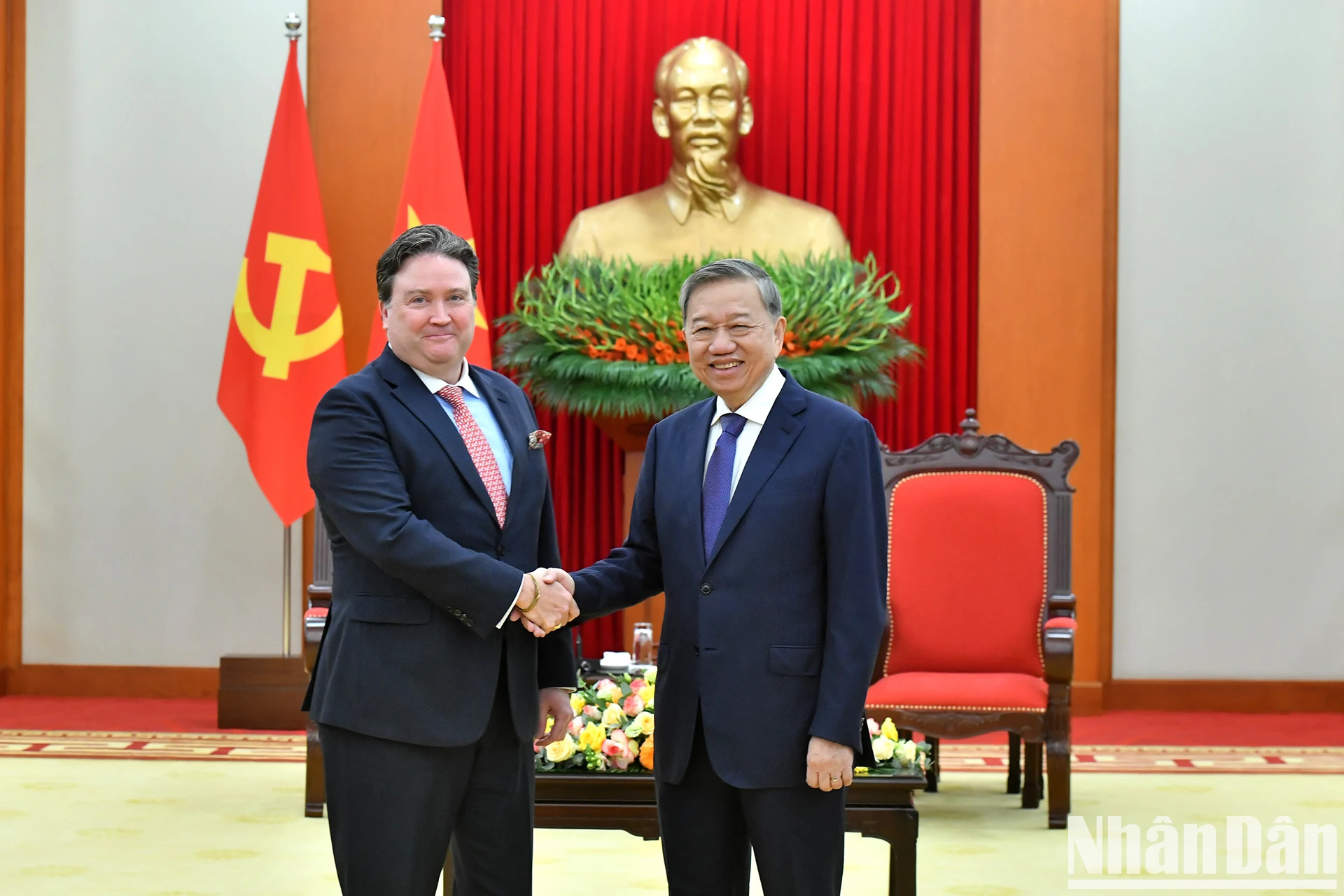 越共中央总书记苏林与美国驻越南大使马克·纳珀。