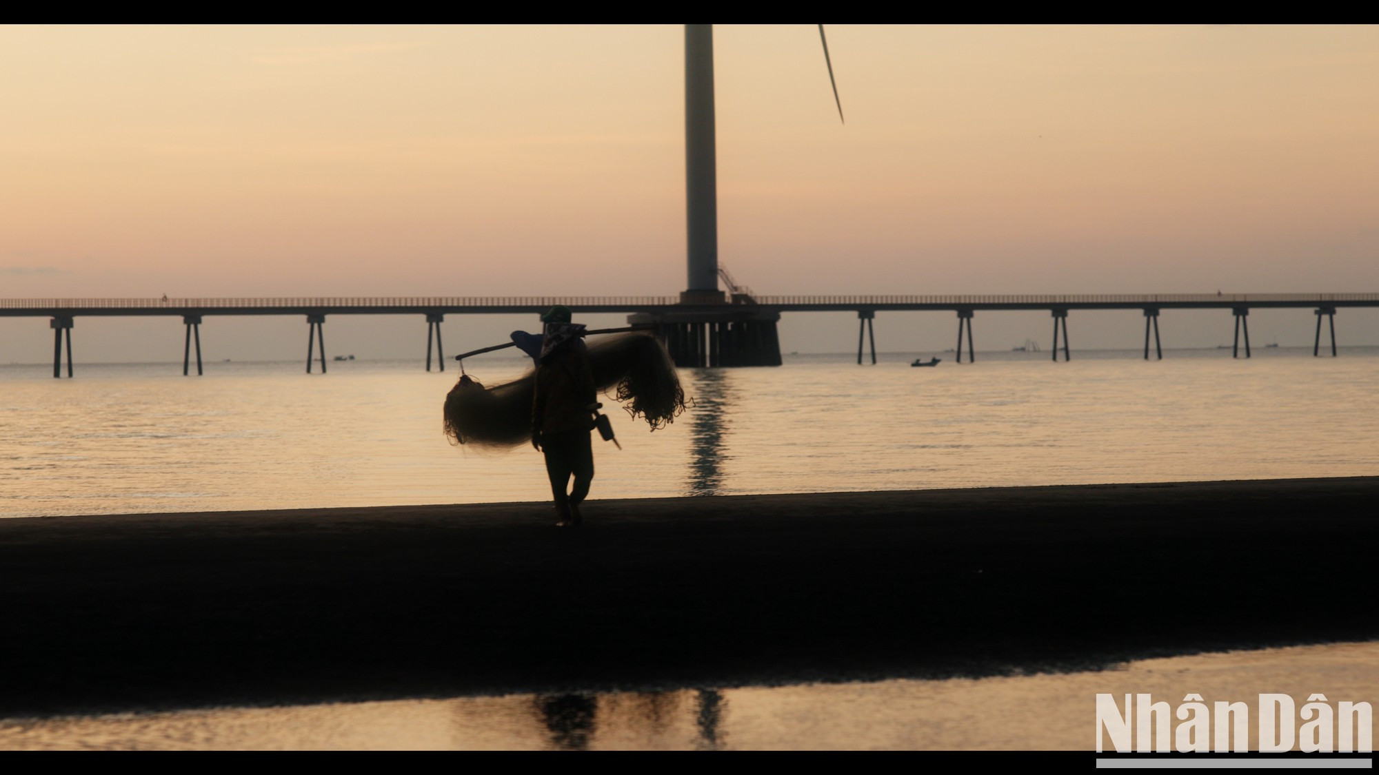 黎明也是渔村人们开始新一天的时刻。