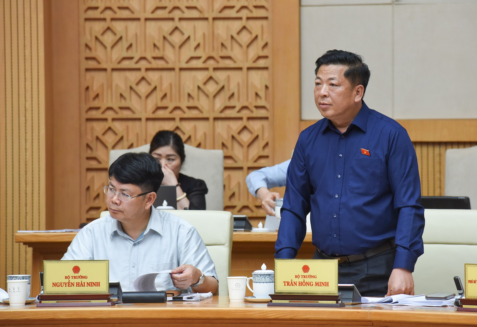 越南建设部部长陈红明在会上发表讲话。 越南建设部部长陈红明在会上发表讲话。