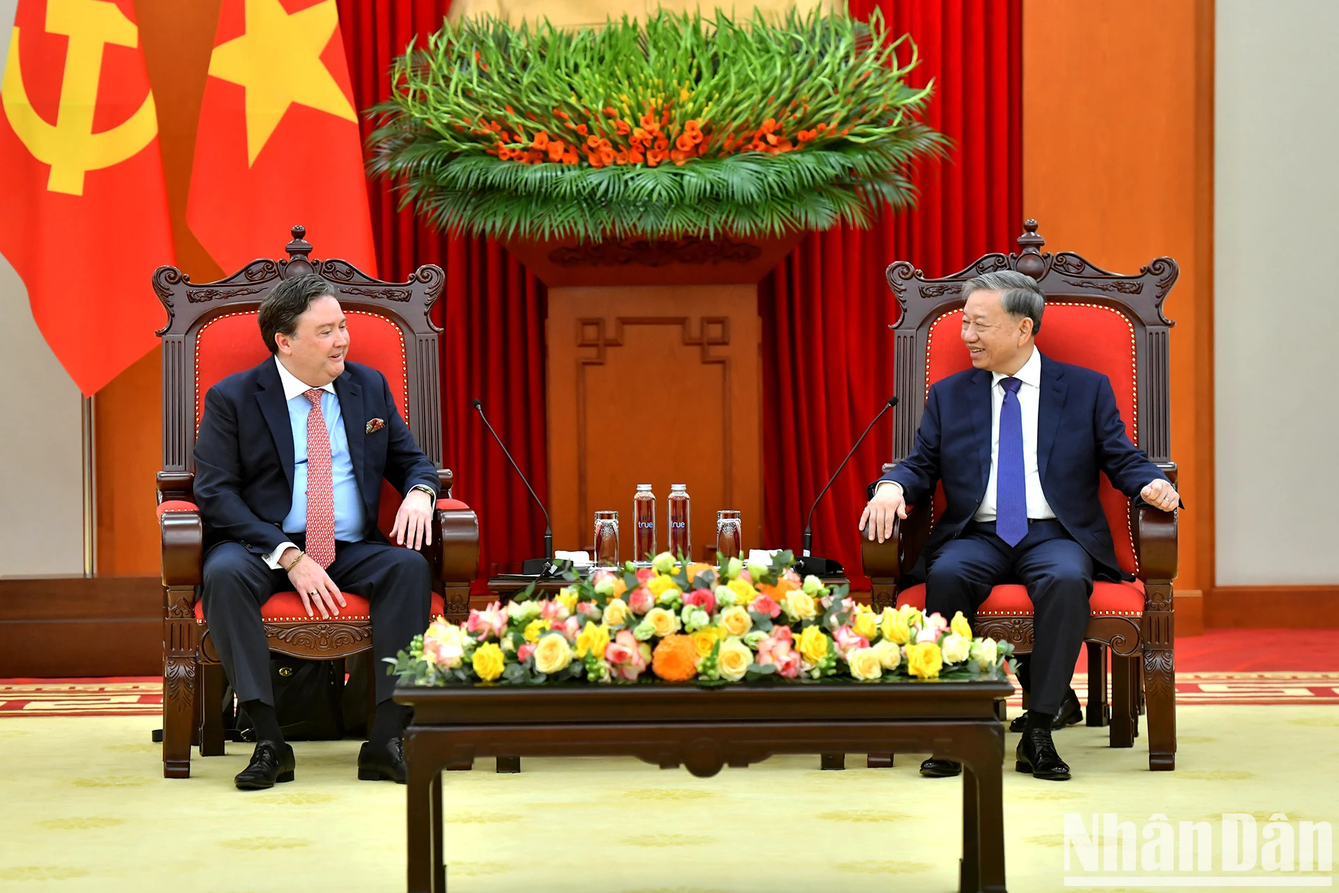 越共中央总书记苏林会见美国驻越南大使马克·纳珀。