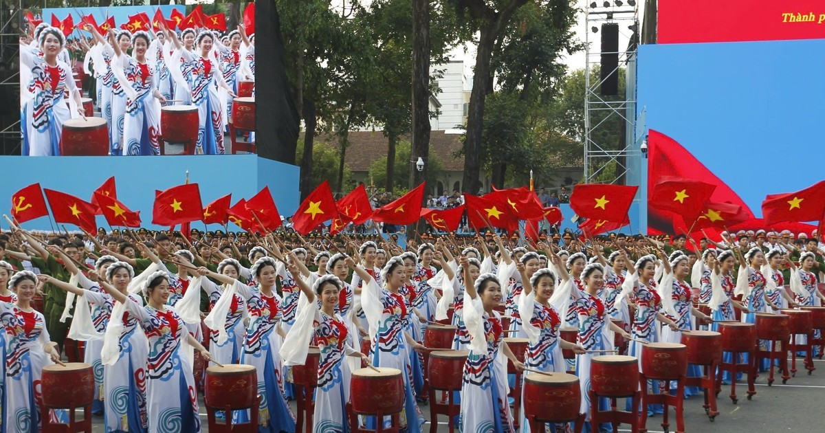 庆祝南方解放、国家统一50周年的精彩艺术表演【组图】