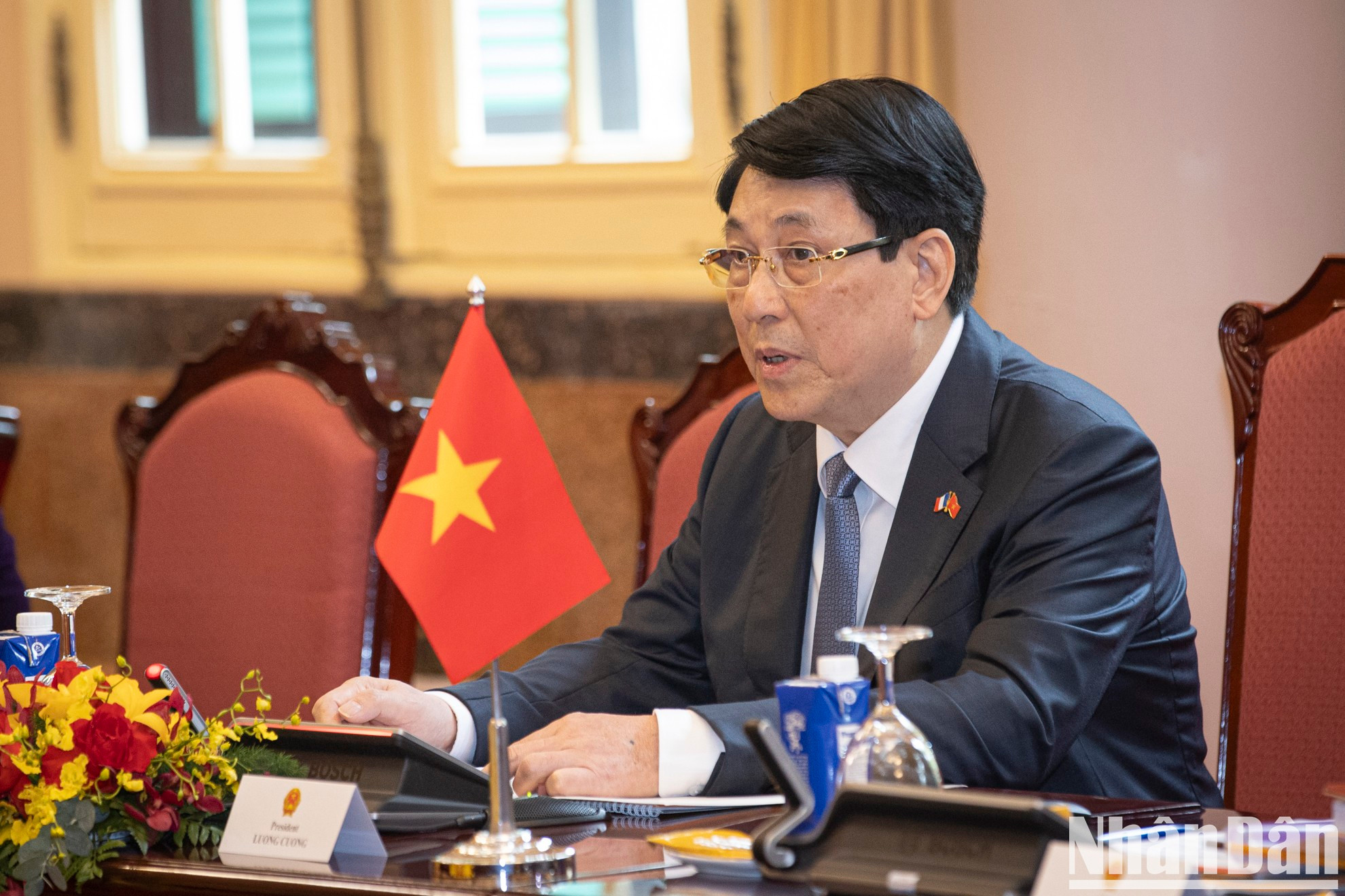 越南国家主席梁强在会上发表讲话。 越南国家主席梁强在会上发表讲话。