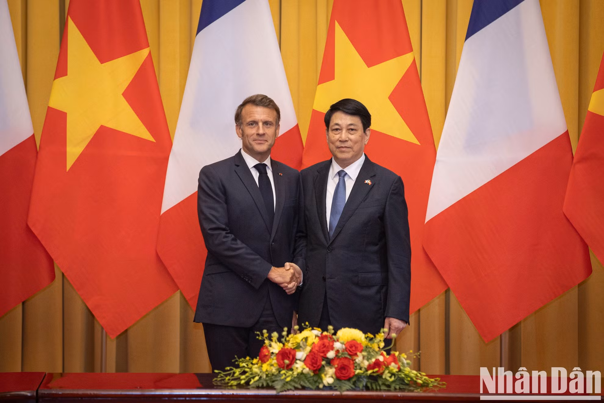 越南国家主席梁强与法国总统埃马纽埃尔·马克龙。