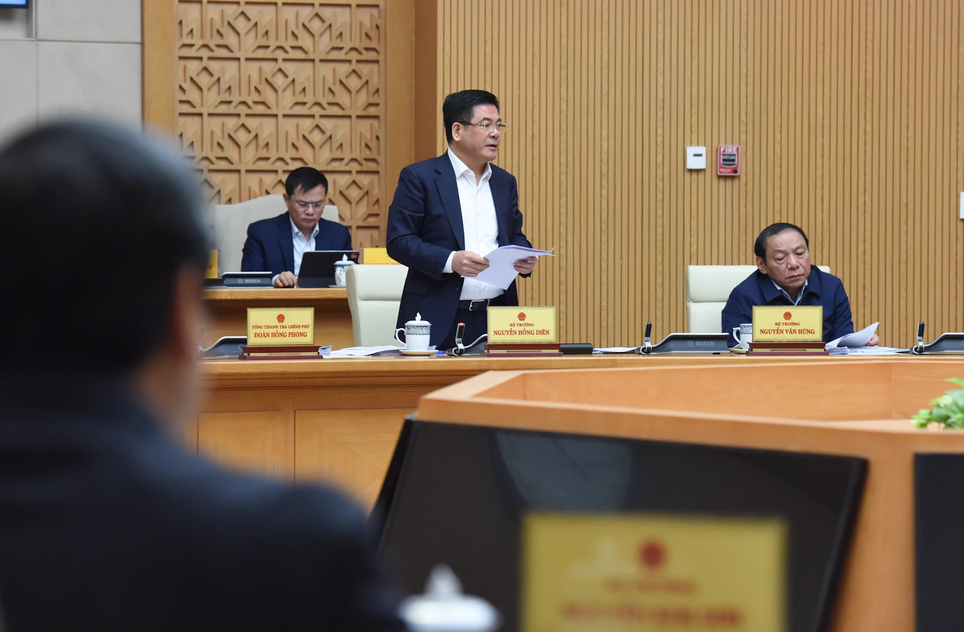 越南工贸部部长阮鸿延在会上发表讲话。