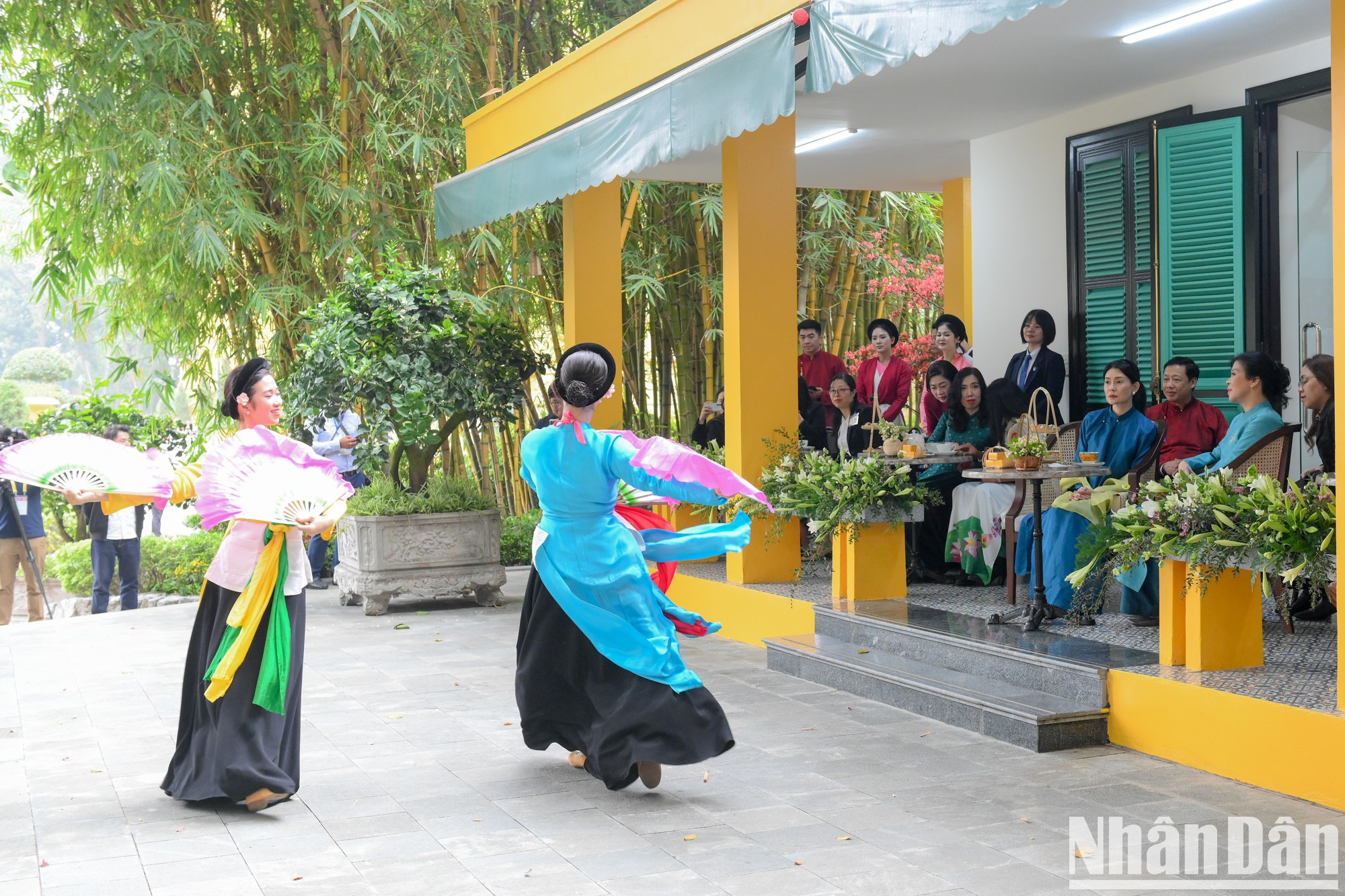 木偶剧《乡村的回声》以及水上木偶表演节目由越南木偶剧院演出的。 木偶剧《乡村的回声》以及水上木偶表演节目由越南木偶剧院演出的。