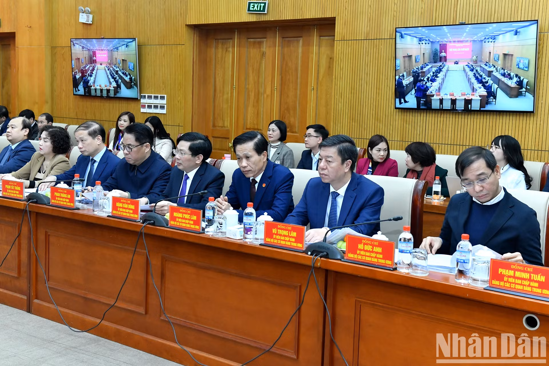 出席会议的各位代表。