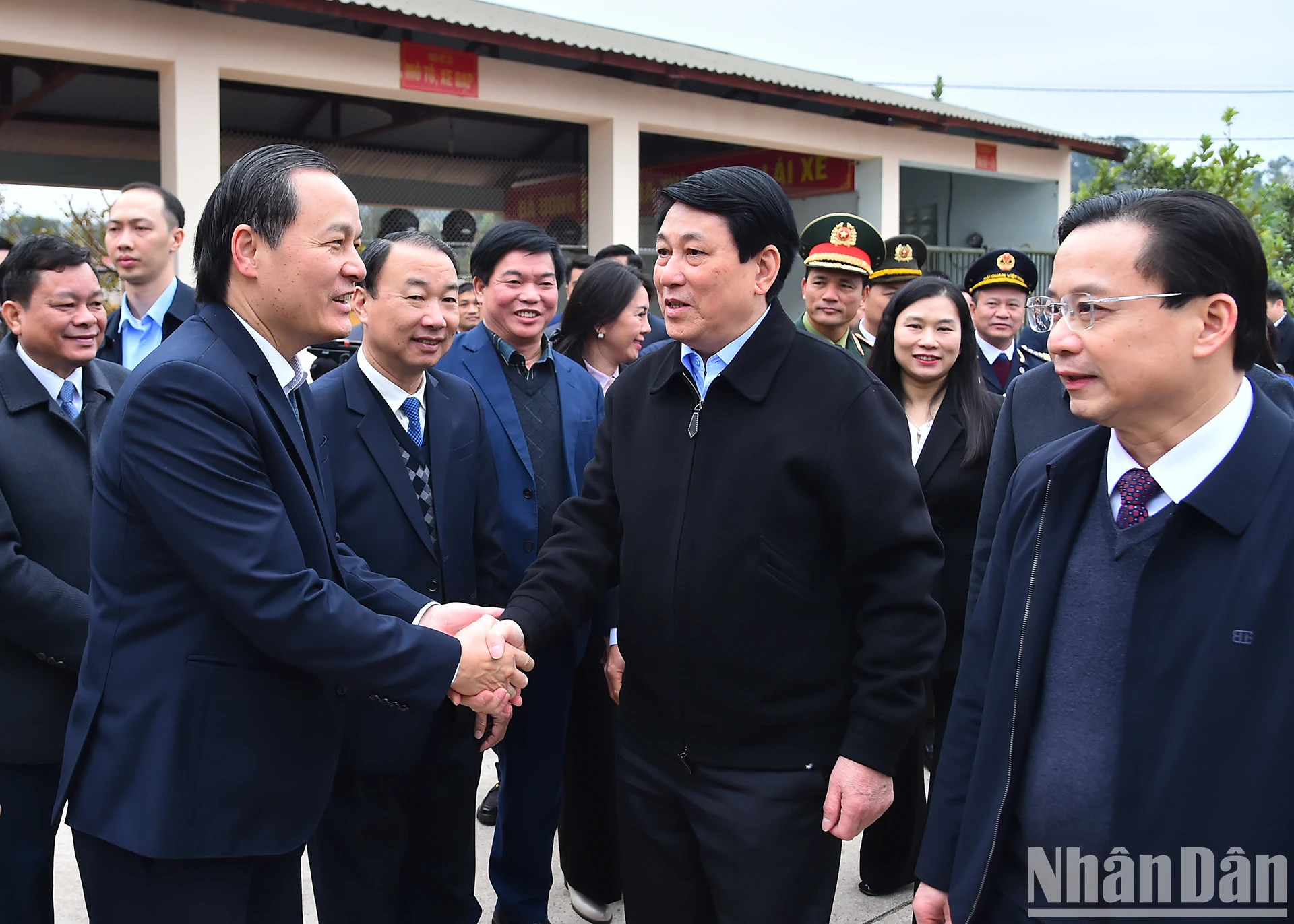 越南国家主席梁强与各位代表。