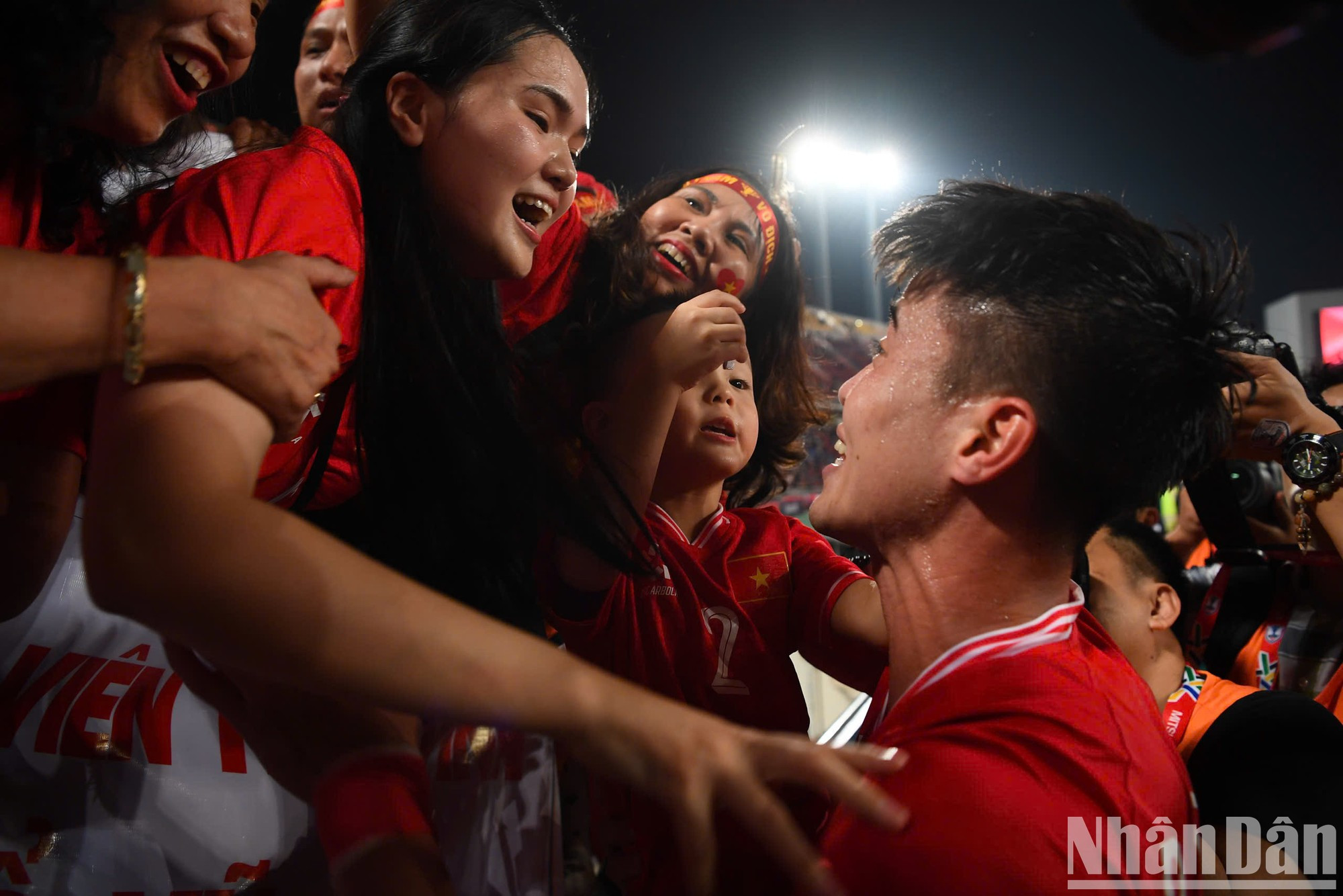 维孟一家人的幸福。