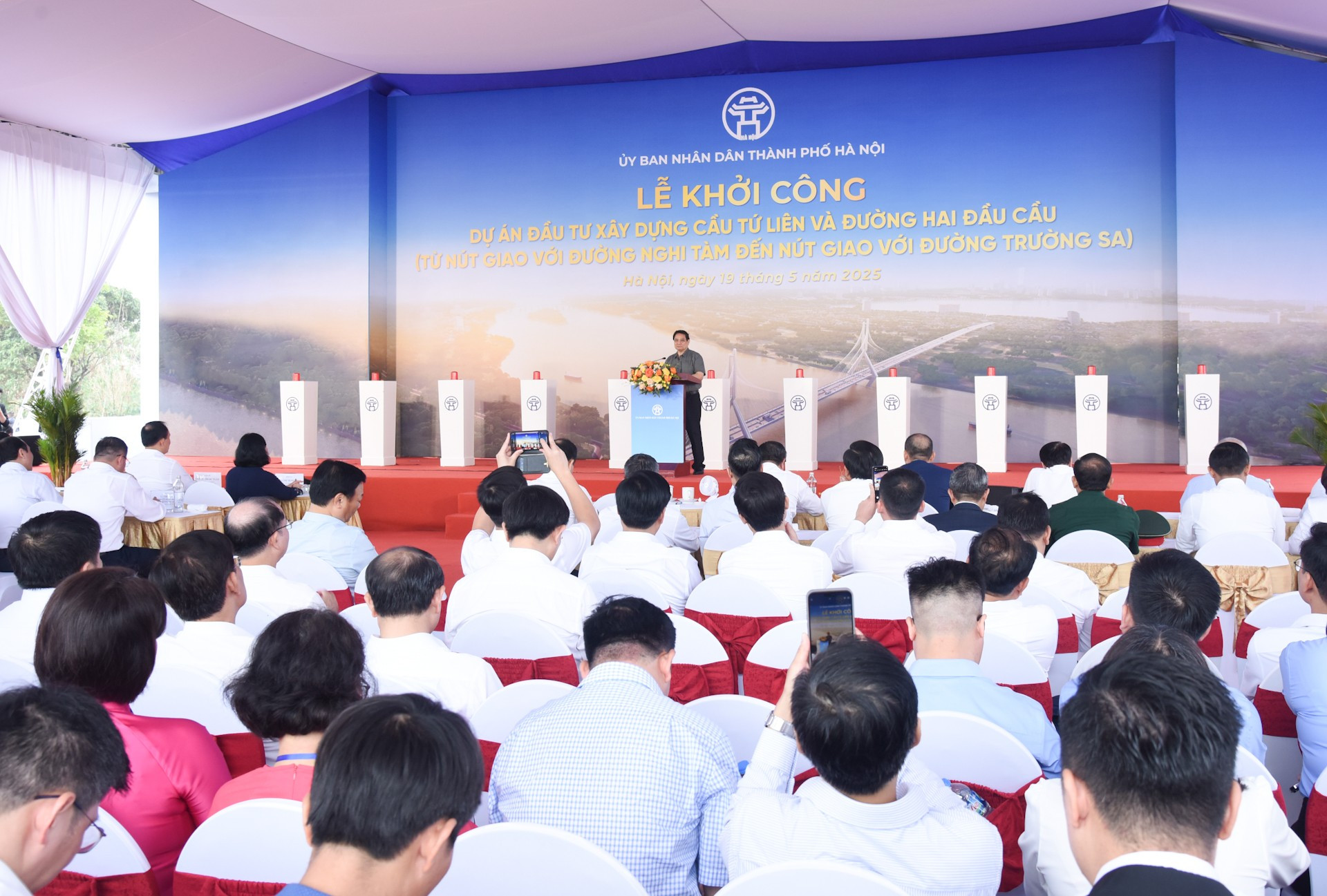 范明正总理在仪式上发表讲话。