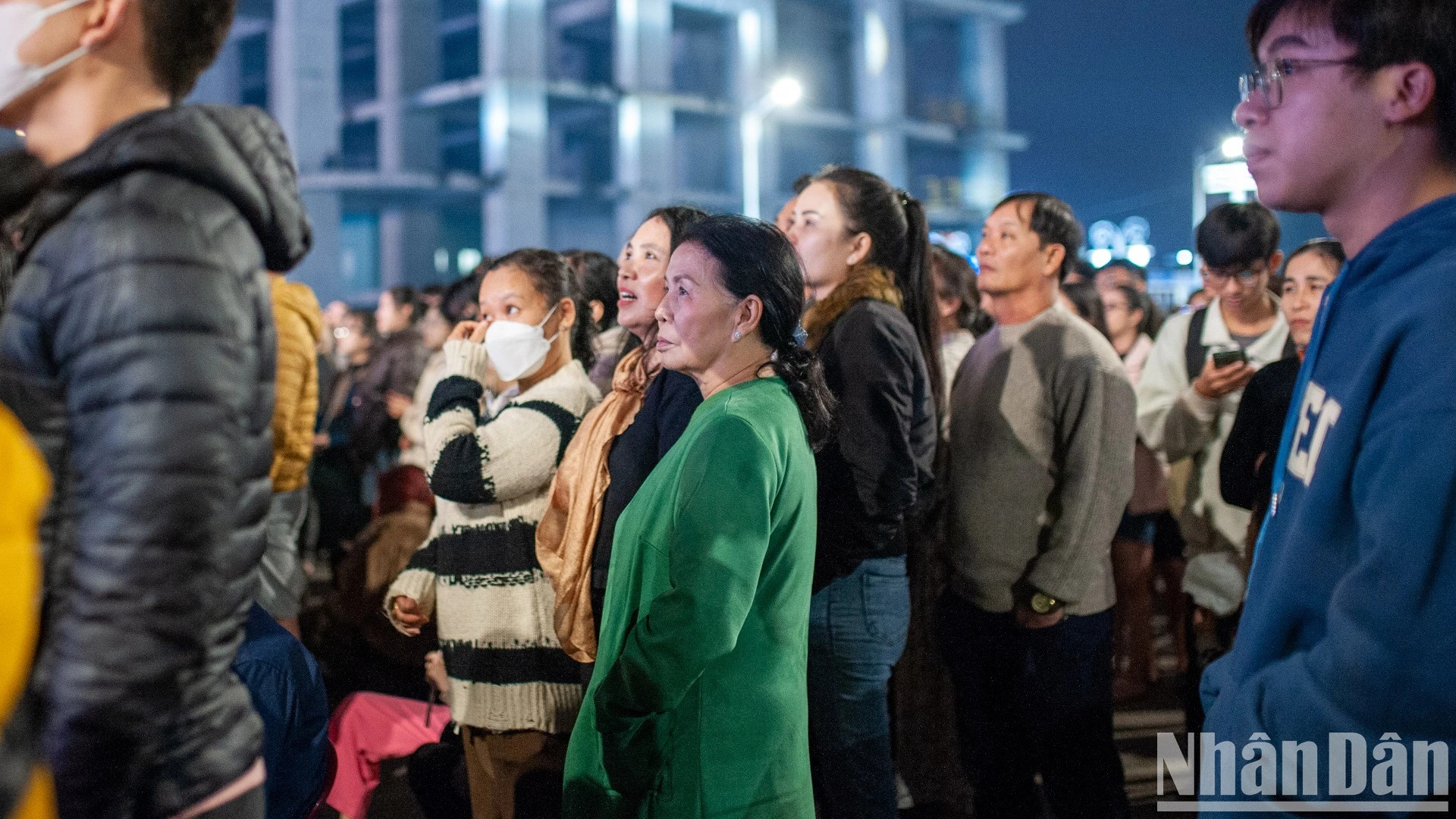 岘港人民满怀喜悦地迎接2025年。