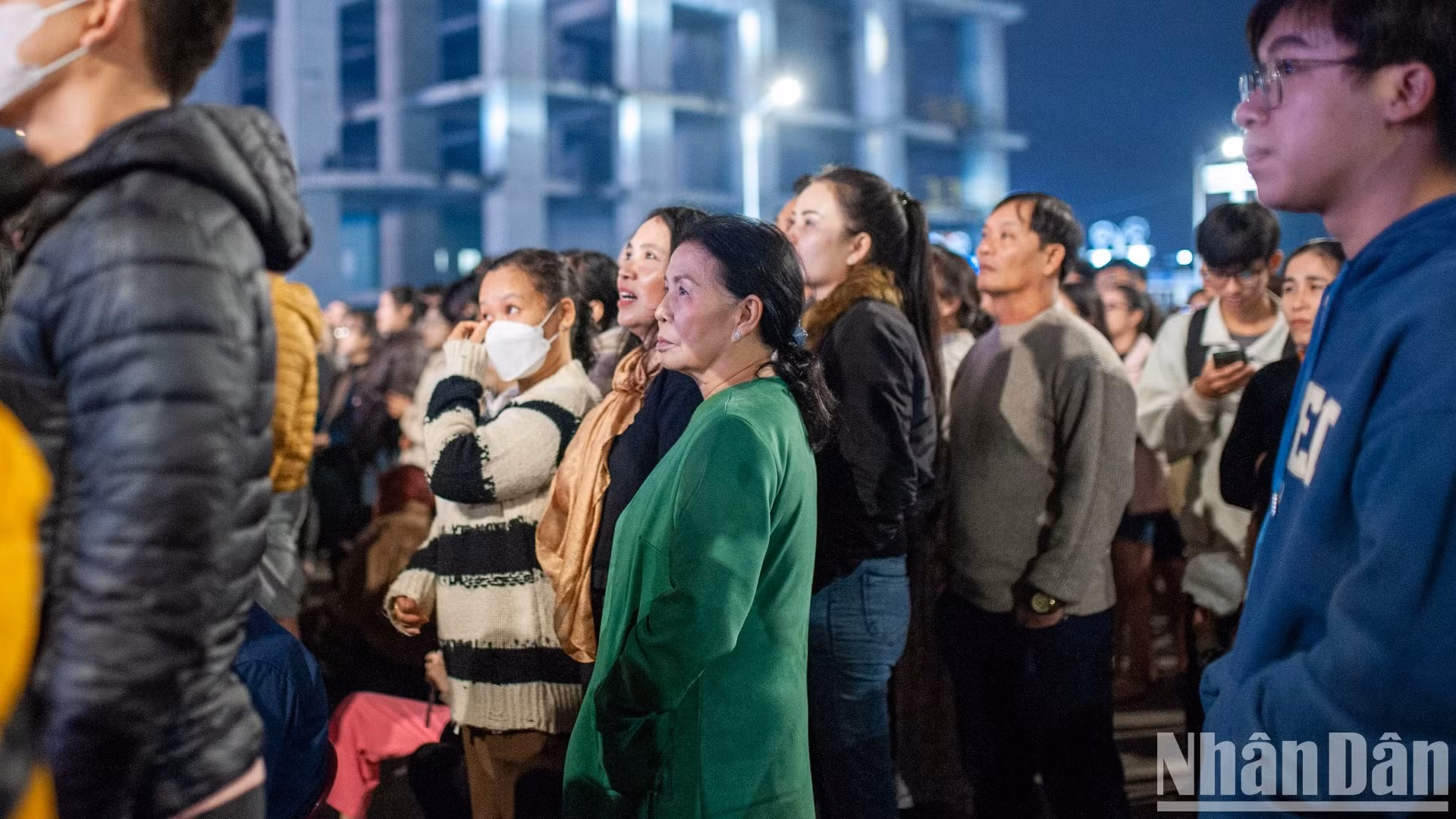 岘港人民满怀喜悦地迎接2025年。