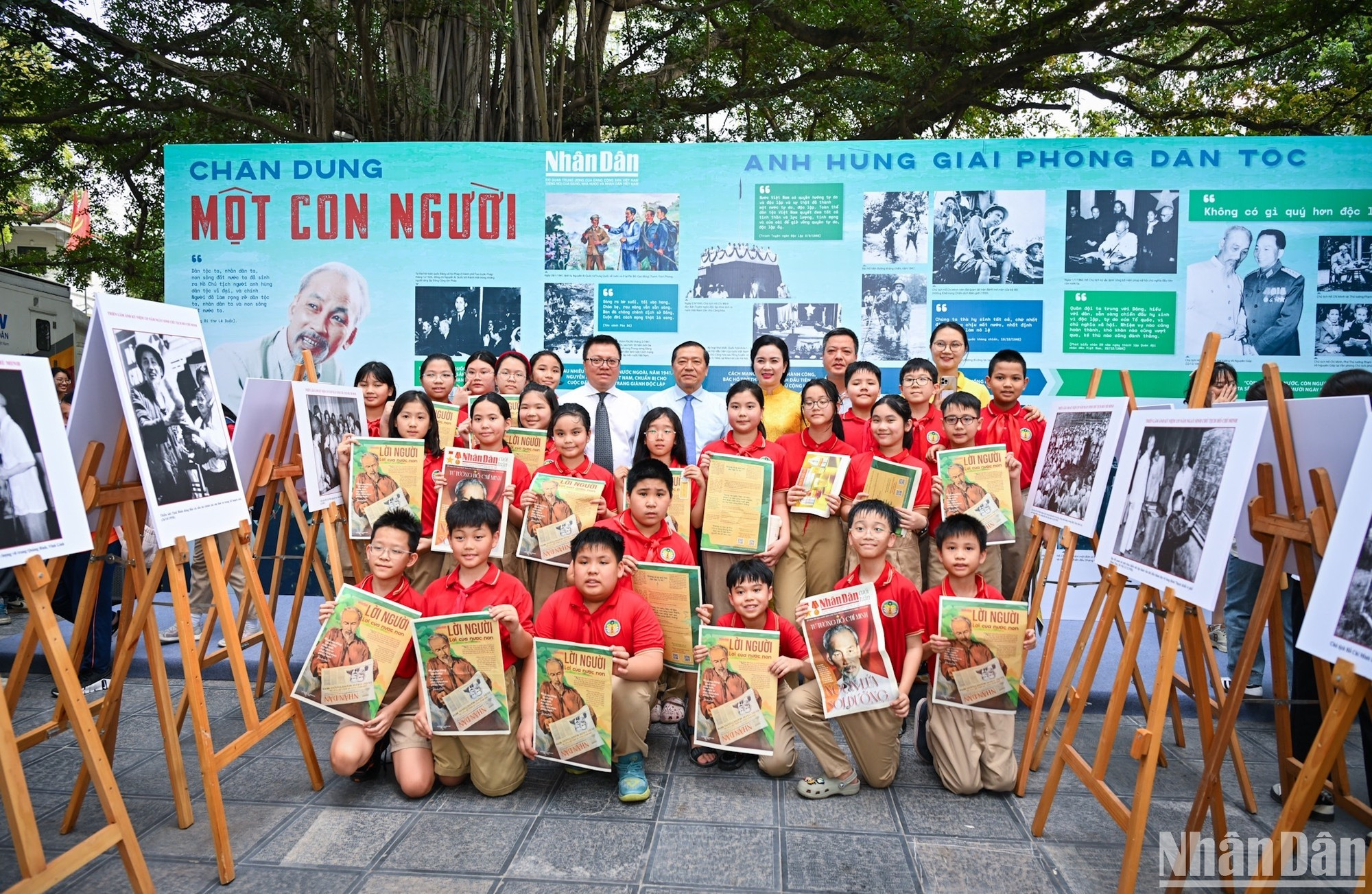 此次专项宣传活动的亮点还在于出版《人民周末报》第1890期——这是一个具有象征意义的数字，恰逢胡志明主席的诞辰年份。