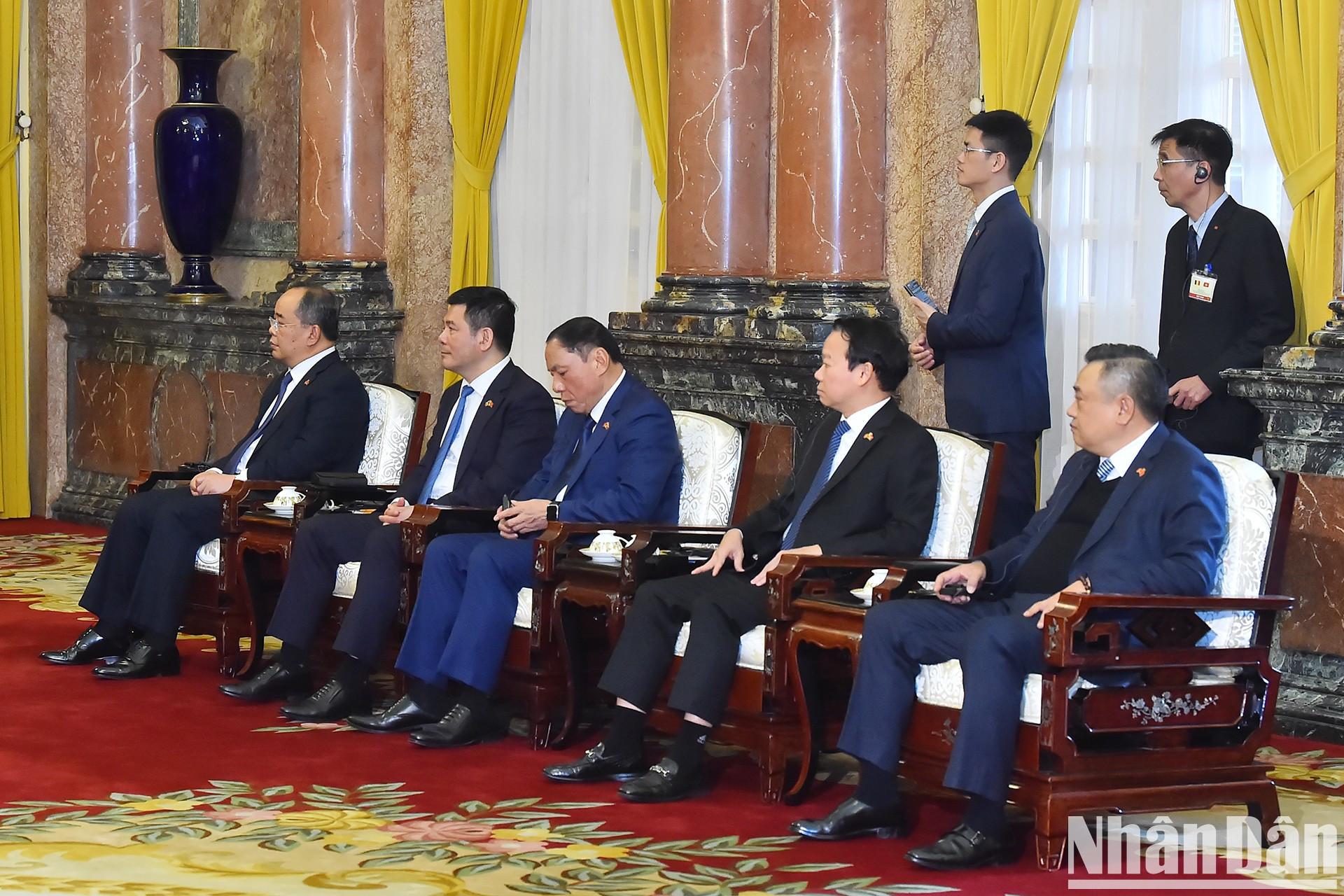 越南代表出席会见。 越南代表出席会见。