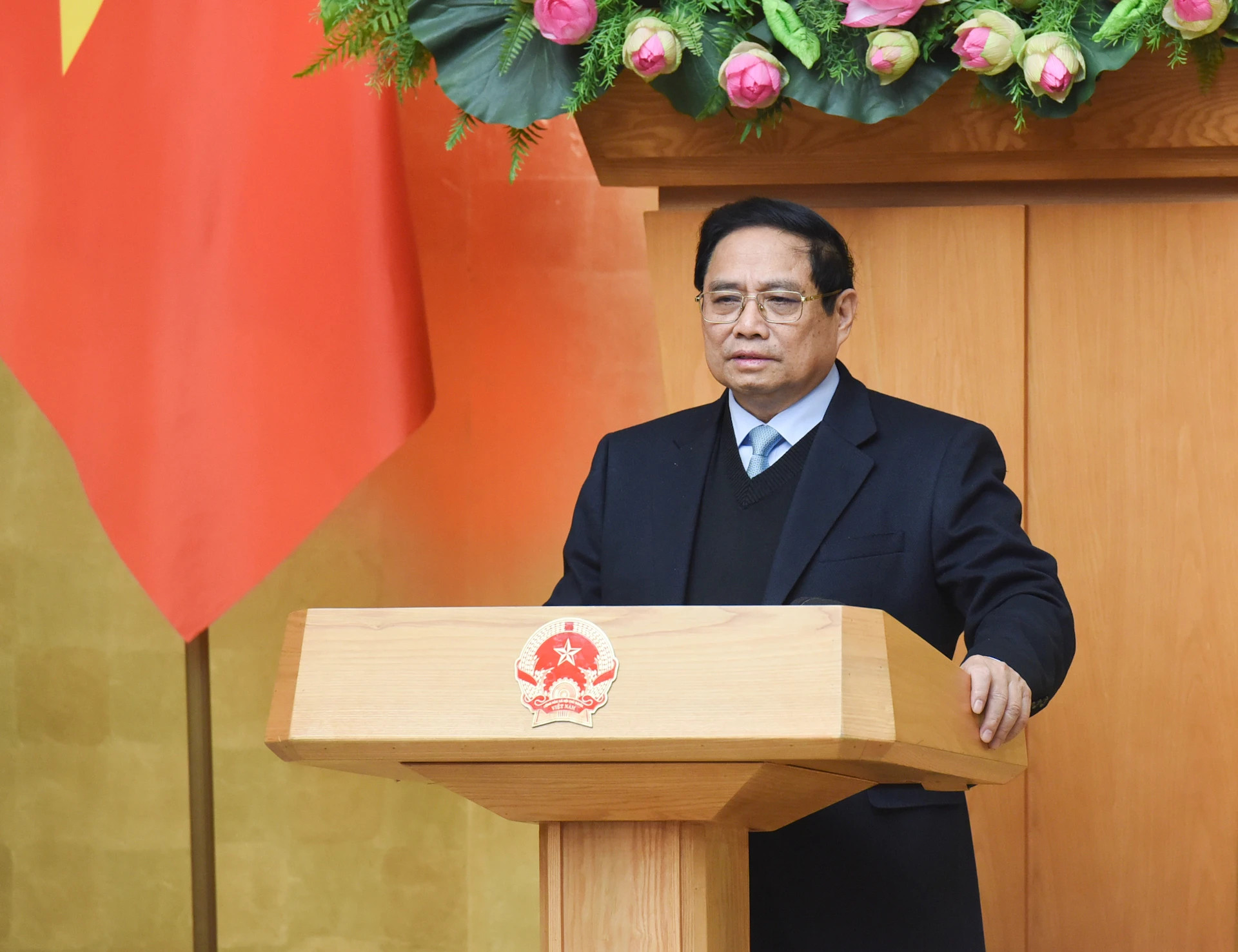 越南政府总理范明正主持召开政府2025年1月份例行会议。