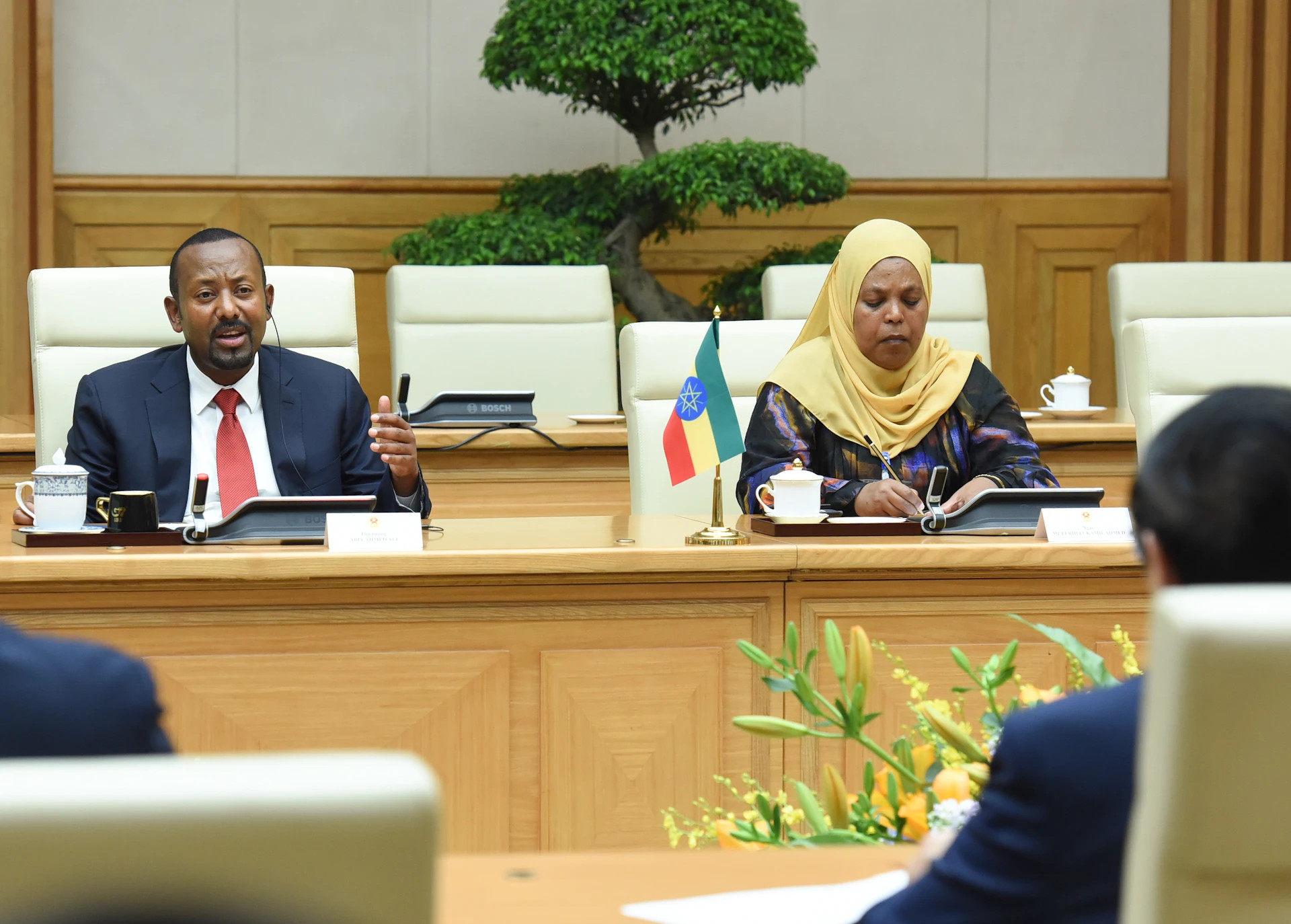 阿比·艾哈迈德·阿里总理在会谈上发表讲话。