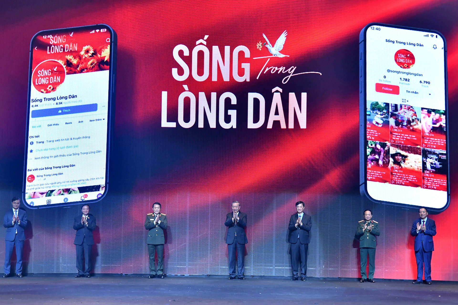 苏林总书记与代表们发起“向日葵行动”,在互联网上分享美丽图片,共创和平生活。 苏林总书记与代表们发起“向日葵行动”,在互联网上分享美丽图片,共创和平生活。