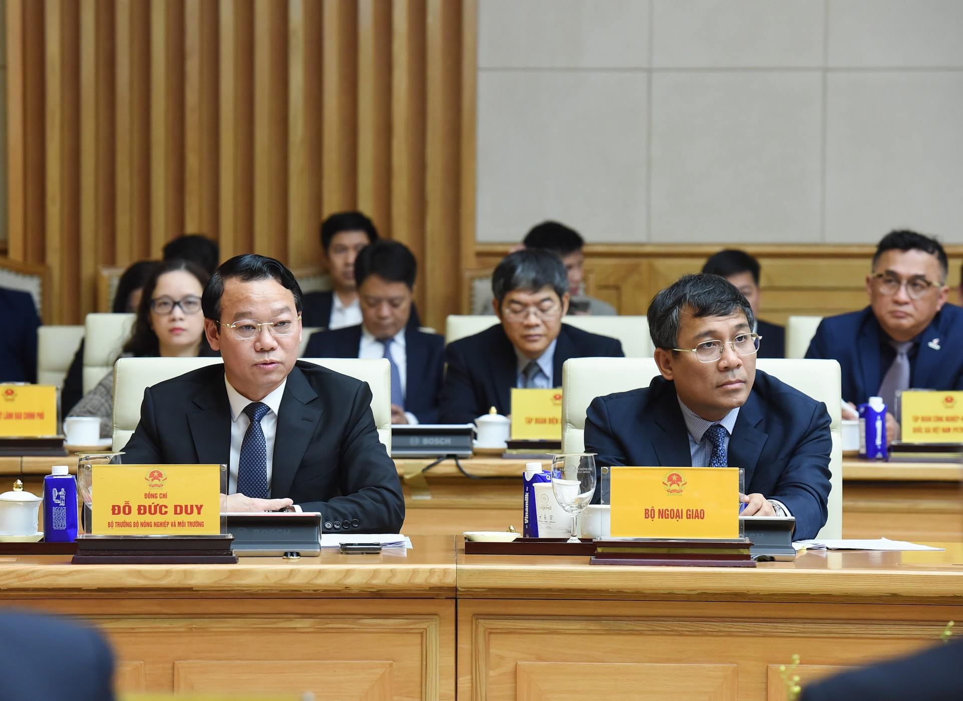 越南农业与环境部部长杜德维在会上发言。