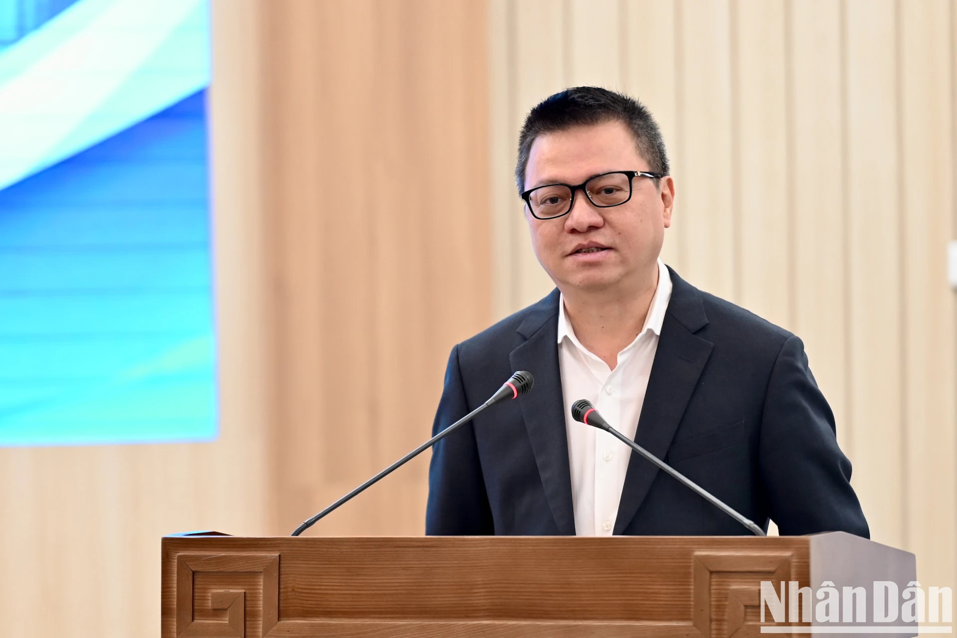 越共中央委员、《人民报》社总编辑、中央宣教与民运部副部长、越南新闻工作者协会主席黎国明在会上致开幕词。 越共中央委员、《人民报》社总编辑、中央宣教与民运部副部长、越南新闻工作者协会主席黎国明在会上致开幕词。