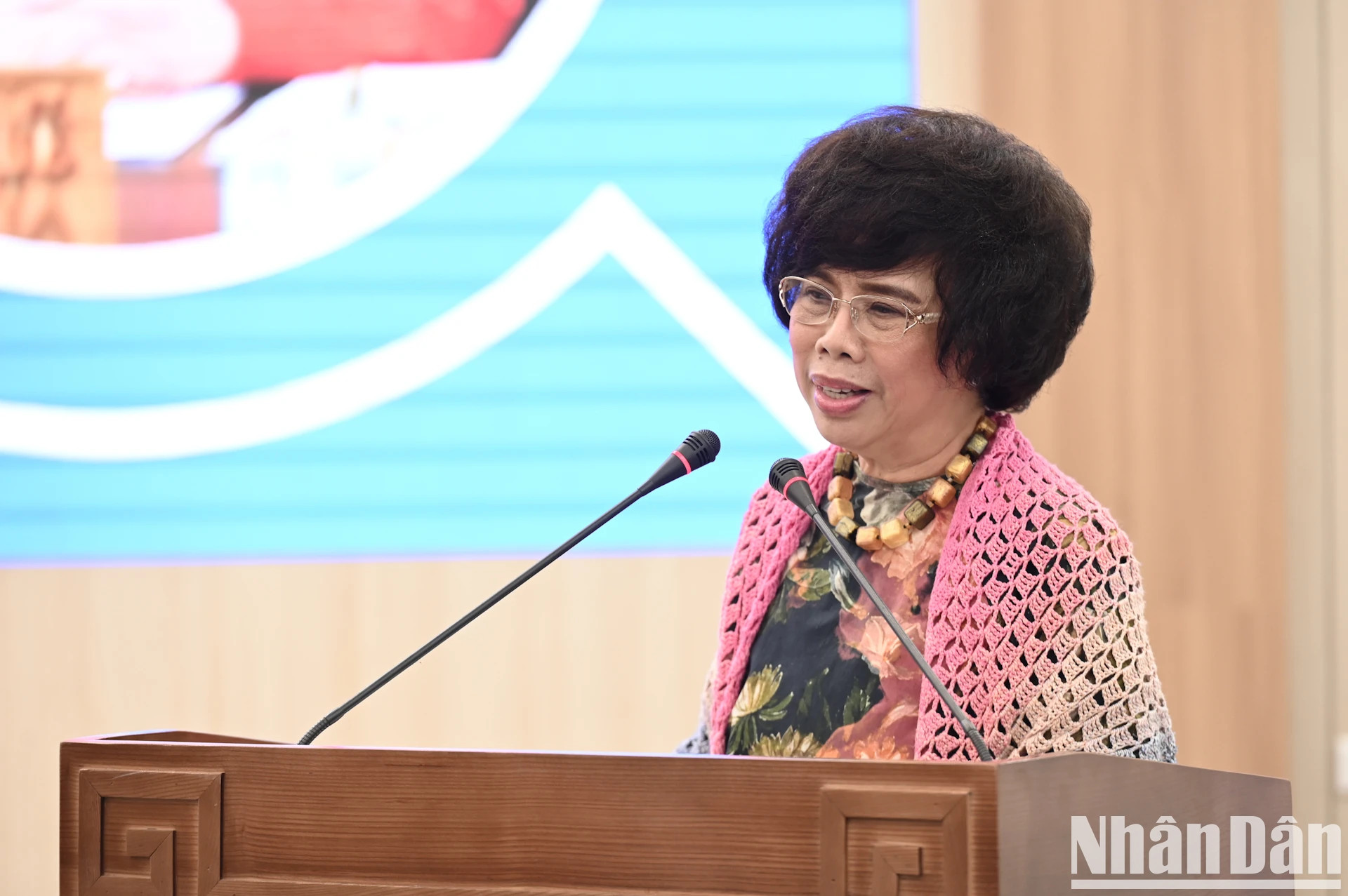 TH集团创始人、战略理事会主席、劳动英雄蔡香在研讨会上发表讲话。 TH集团创始人、战略理事会主席、劳动英雄蔡香在研讨会上发表讲话。