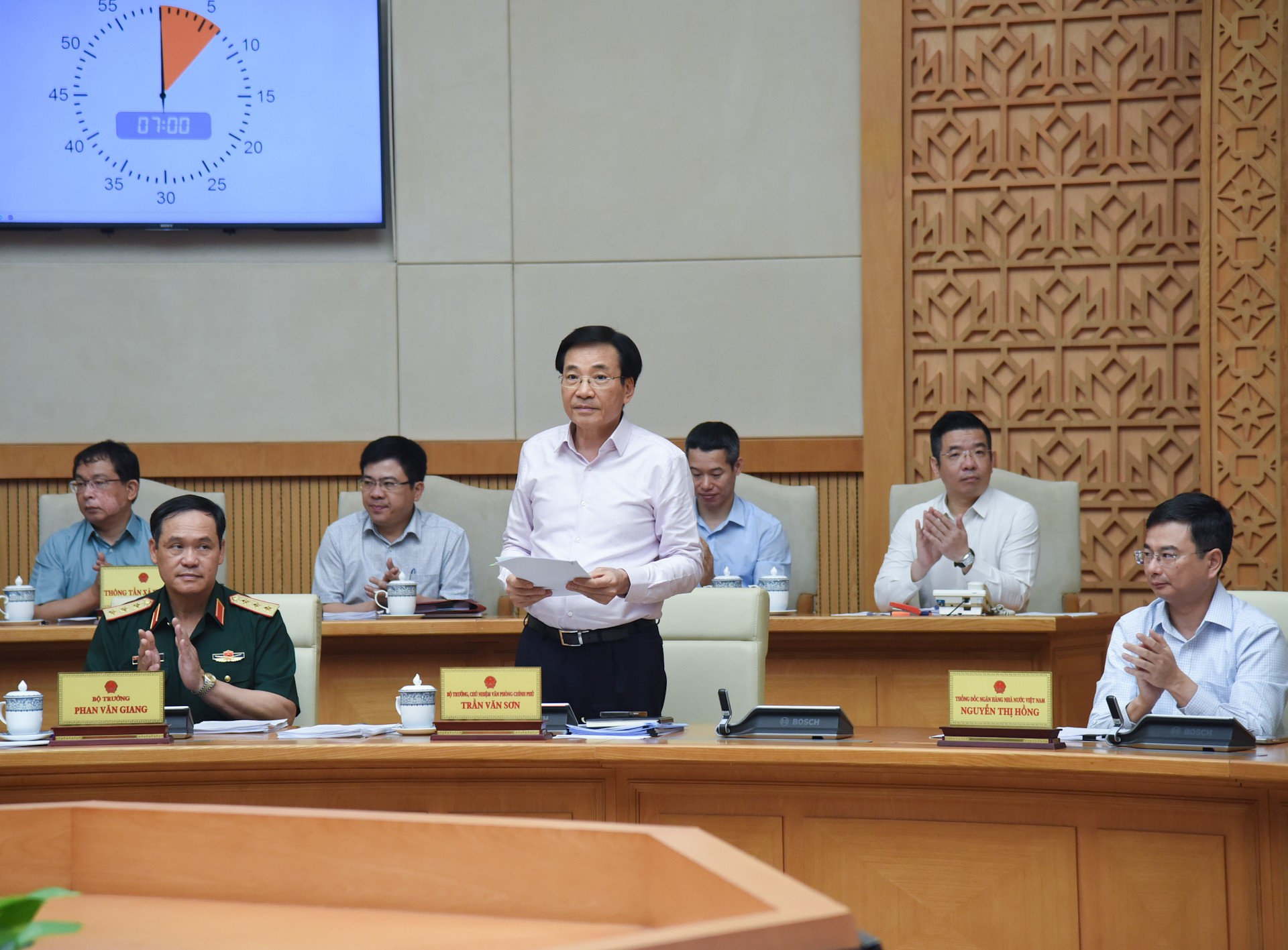 政府办公厅主任陈文山部长在会上发表讲话。 政府办公厅主任陈文山部长在会上发表讲话。