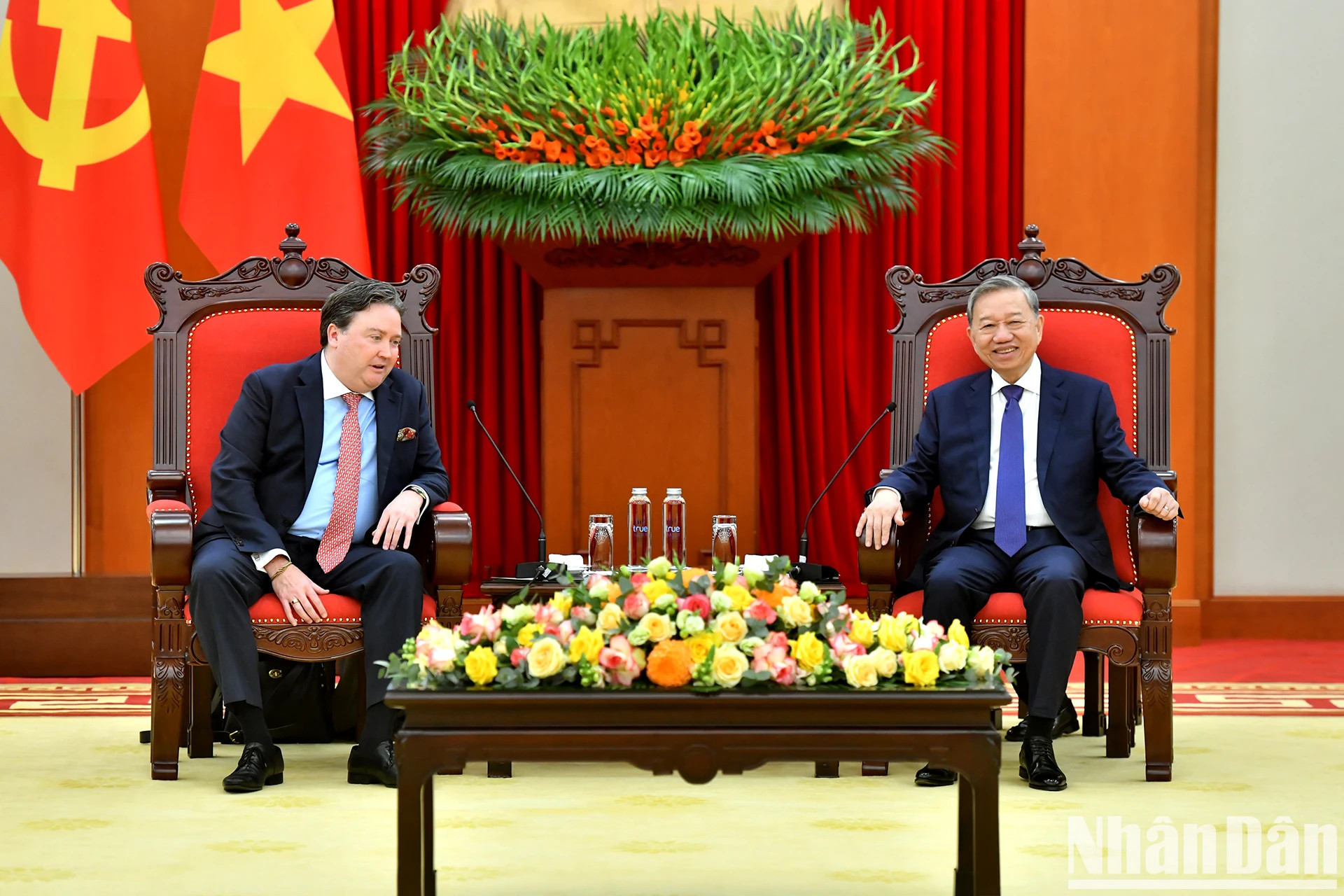 越共中央总书记苏林会见美国驻越南大使马克·纳珀。