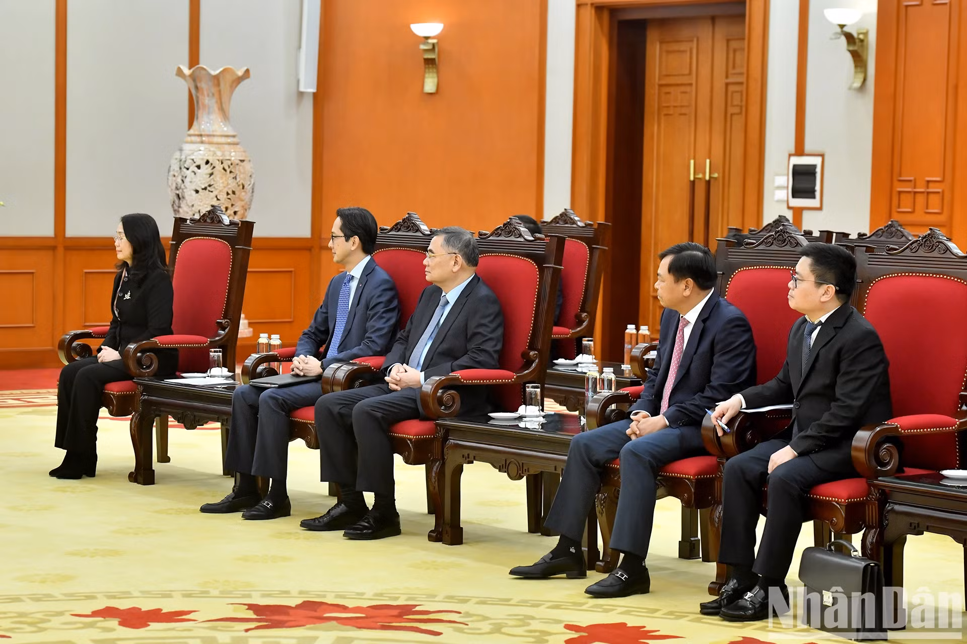 越南代表出席会见