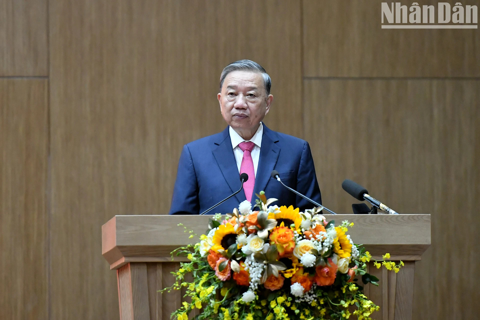 越共中央总书记苏林在会上致辞。