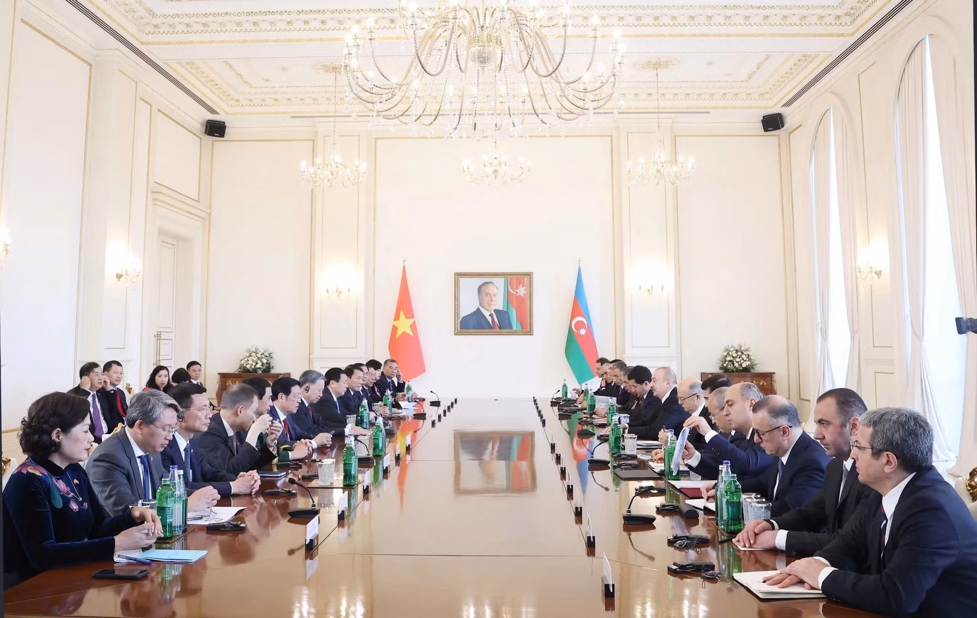 越共中央总书记苏林与阿塞拜疆总统阿利耶夫举行会谈。（图片来源：越通社）