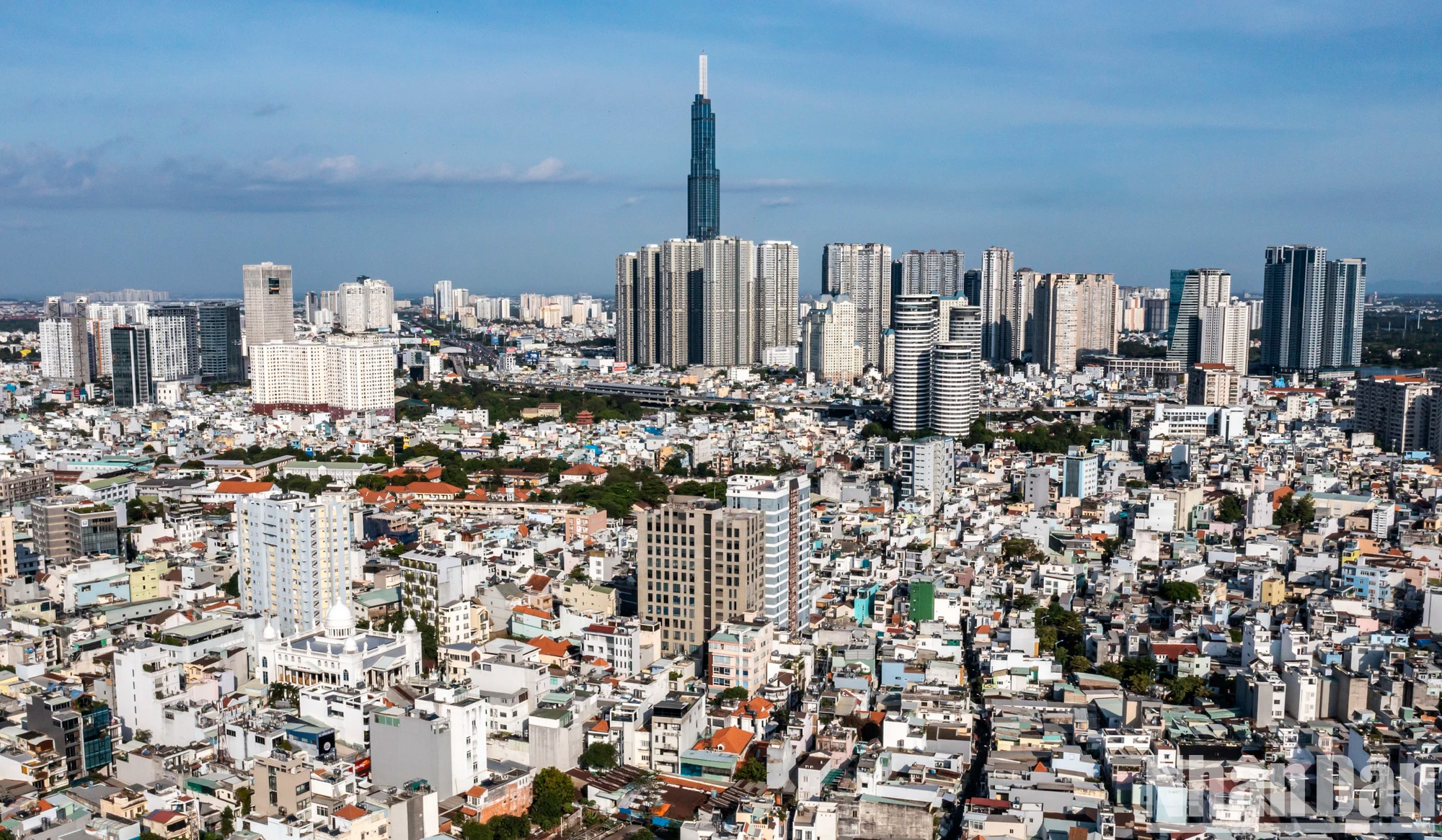半个世纪已经过去,近年来,胡志明市焕发新生,发展势头与其百年来存在的美名相匹配。 半个世纪已经过去,近年来,胡志明市焕发新生,发展势头与其百年来存在的美名相匹配。