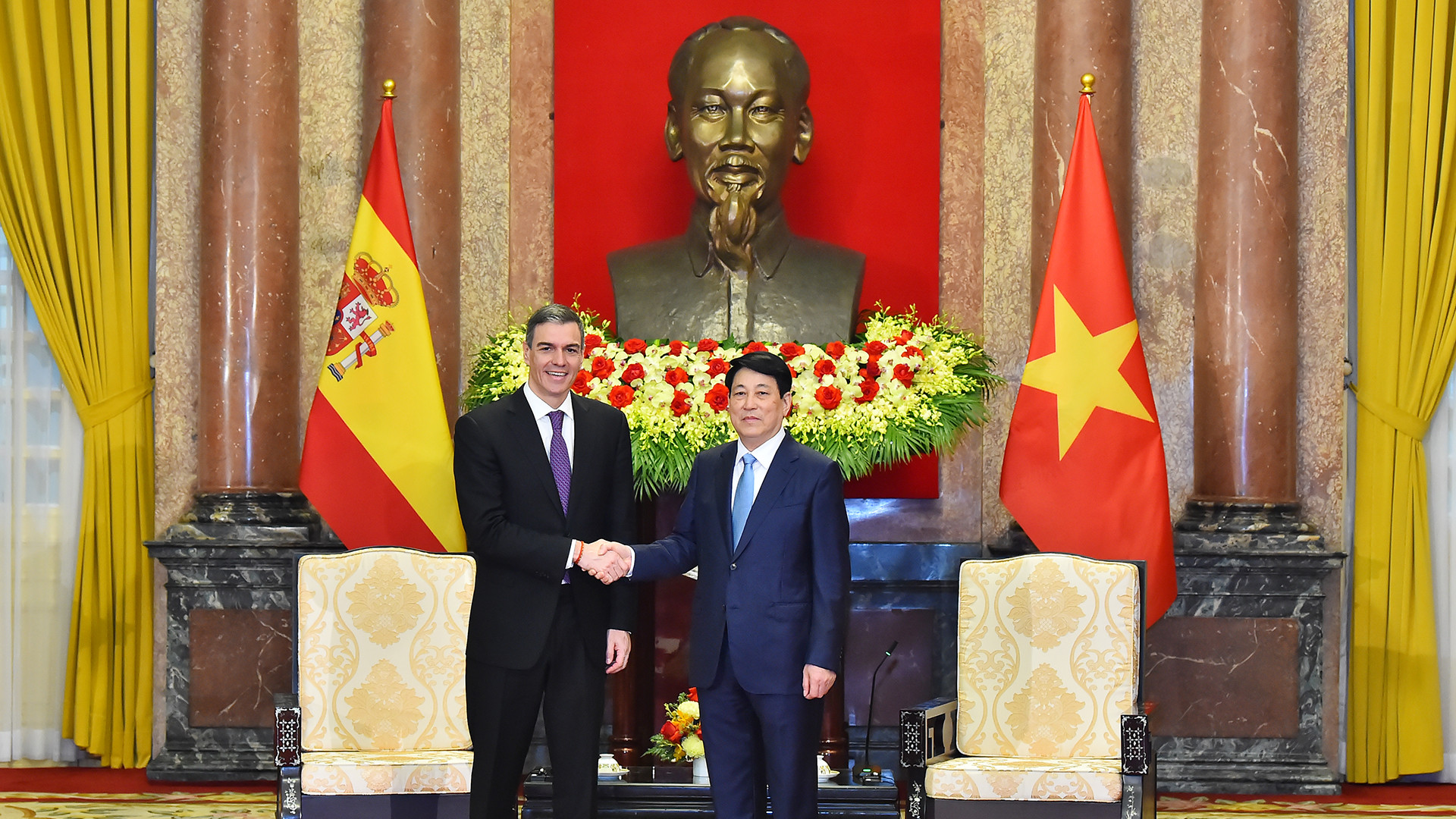 越南国家主席梁强会见西班牙首相佩德罗·桑切斯。