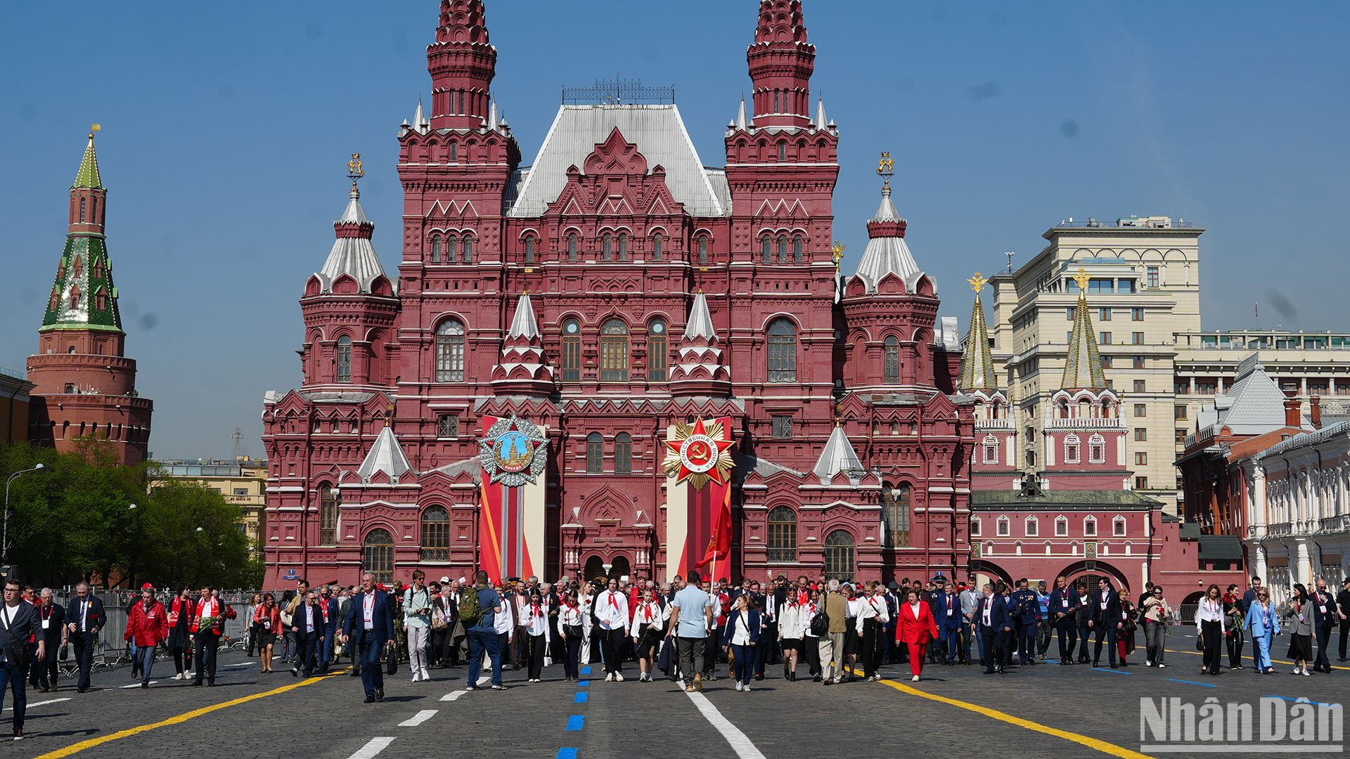 列宁同志诞辰155周年纪念活动在莫斯科红场举行。